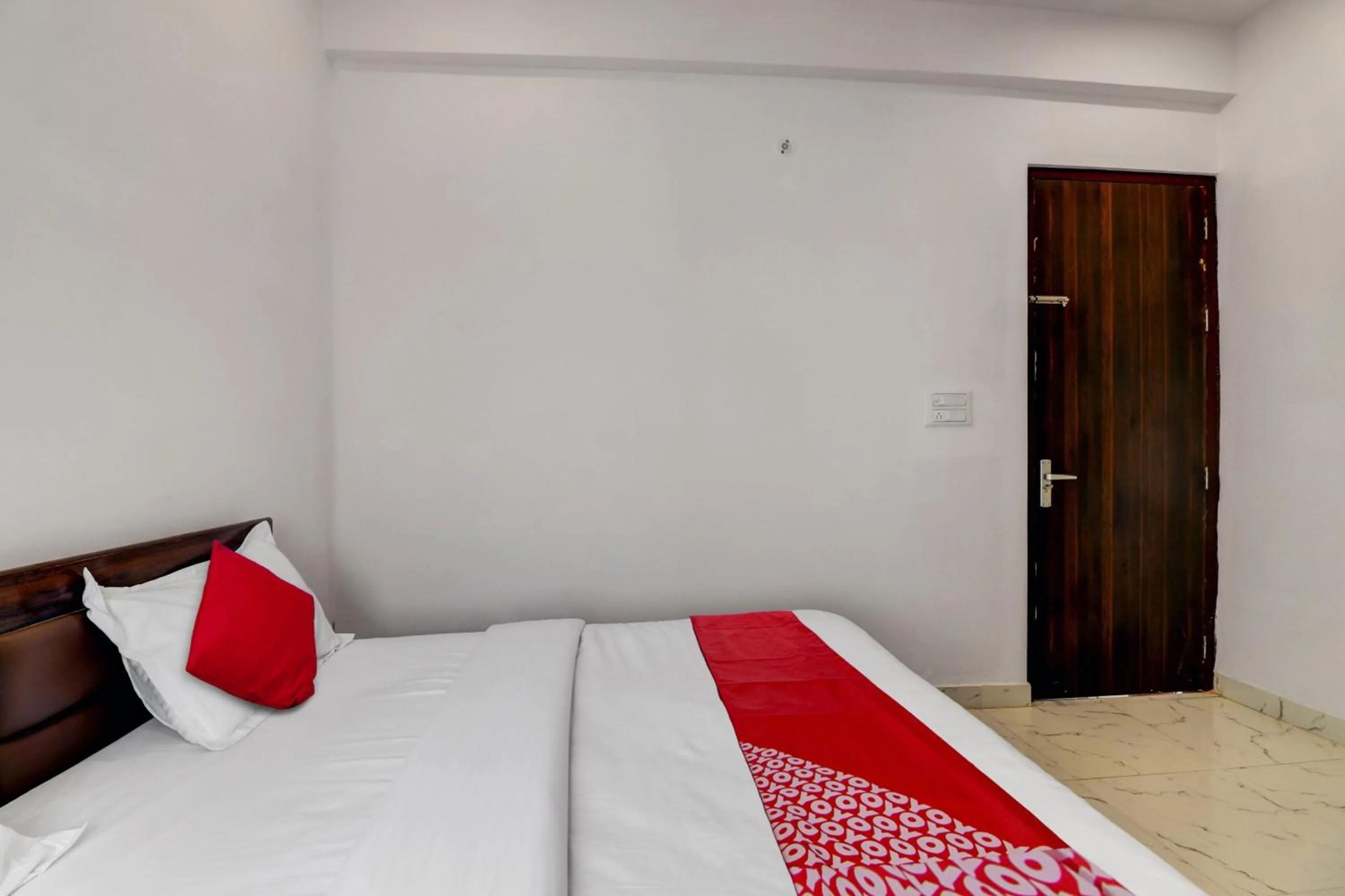 Bedroom in Itsy Hotels Om Pushp Residency