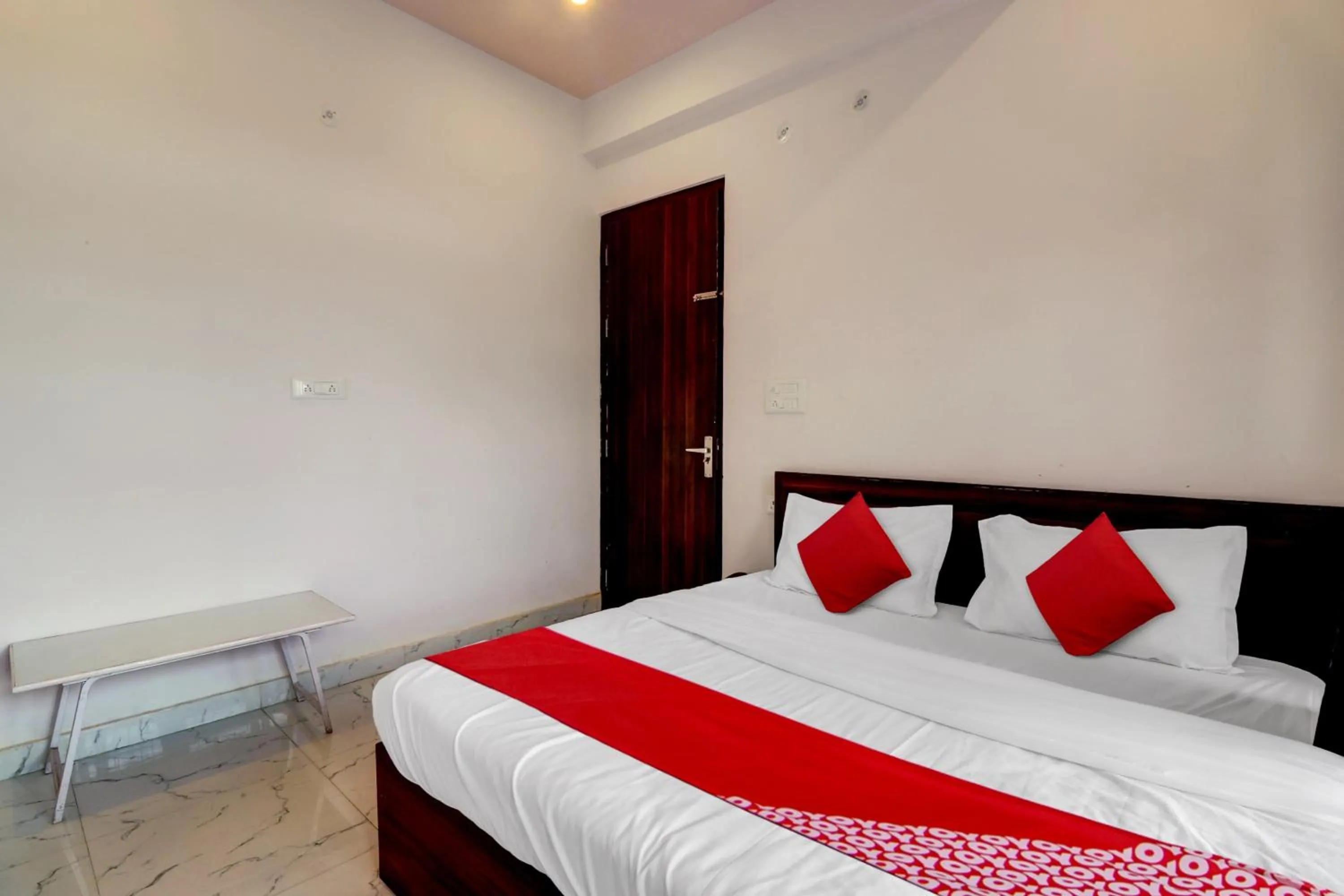 Bedroom in Itsy Hotels Om Pushp Residency