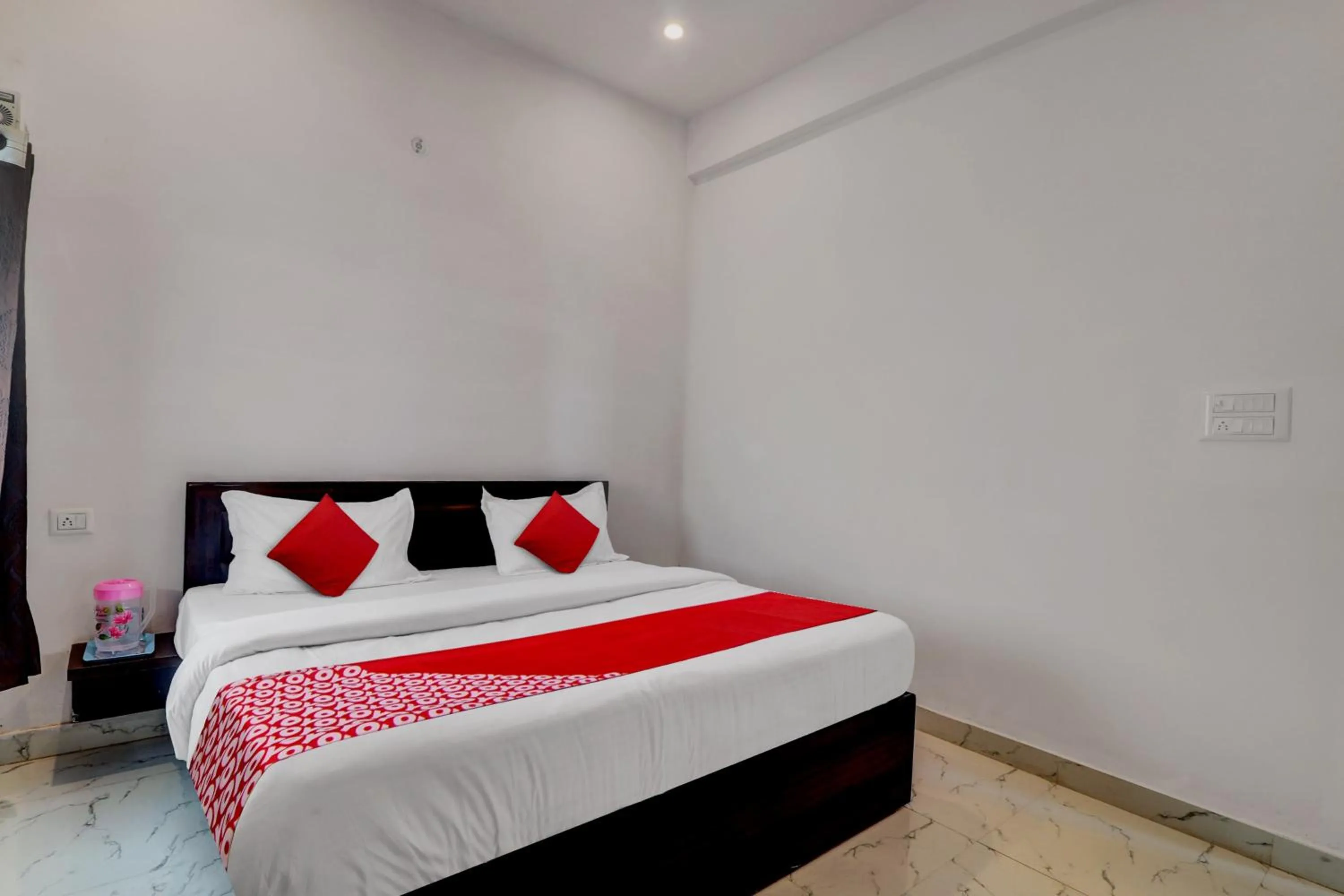 Bedroom in Itsy Hotels Om Pushp Residency