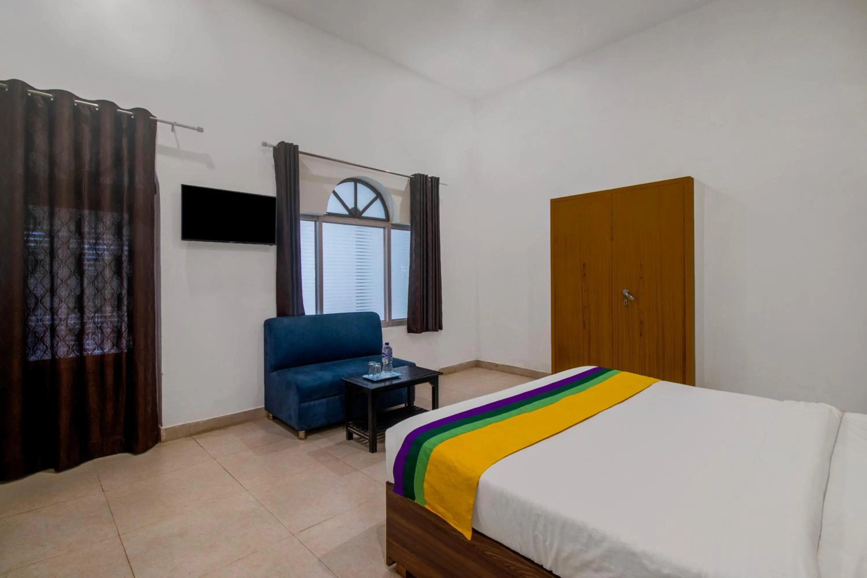Economy Double Room - single occupancy in Itsy Hotels Om Pushp Residency