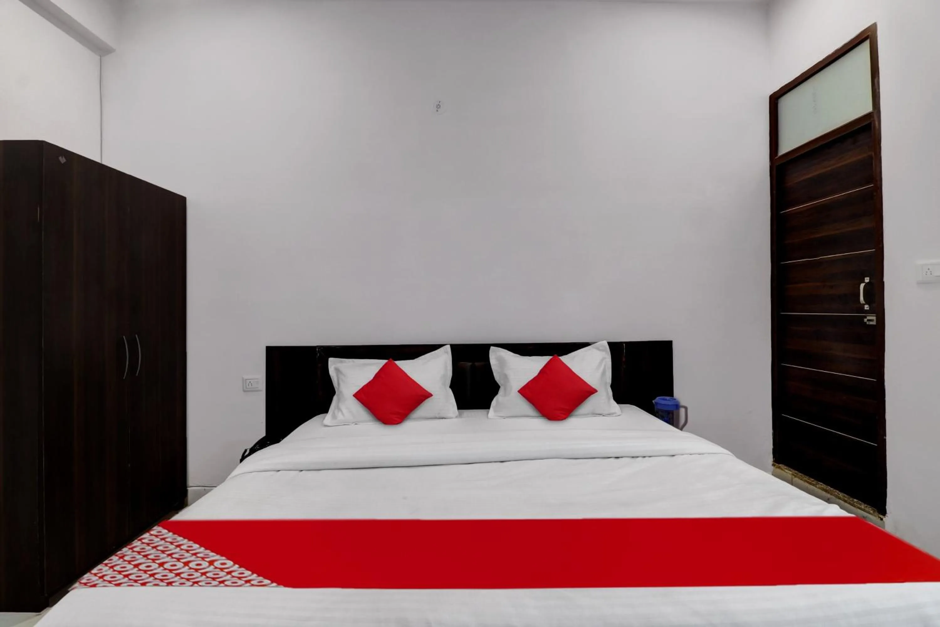 Bedroom in Itsy Hotels Om Pushp Residency