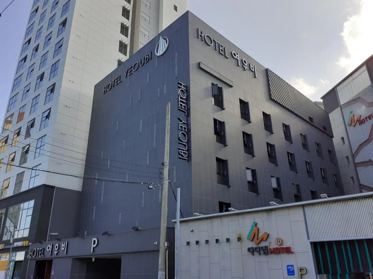 Property building in Hotel Yeoubi