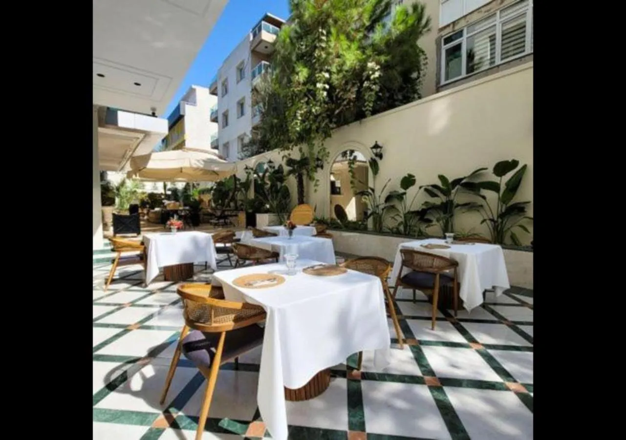 Restaurant/places to eat in DBD Hotel Bayraklı