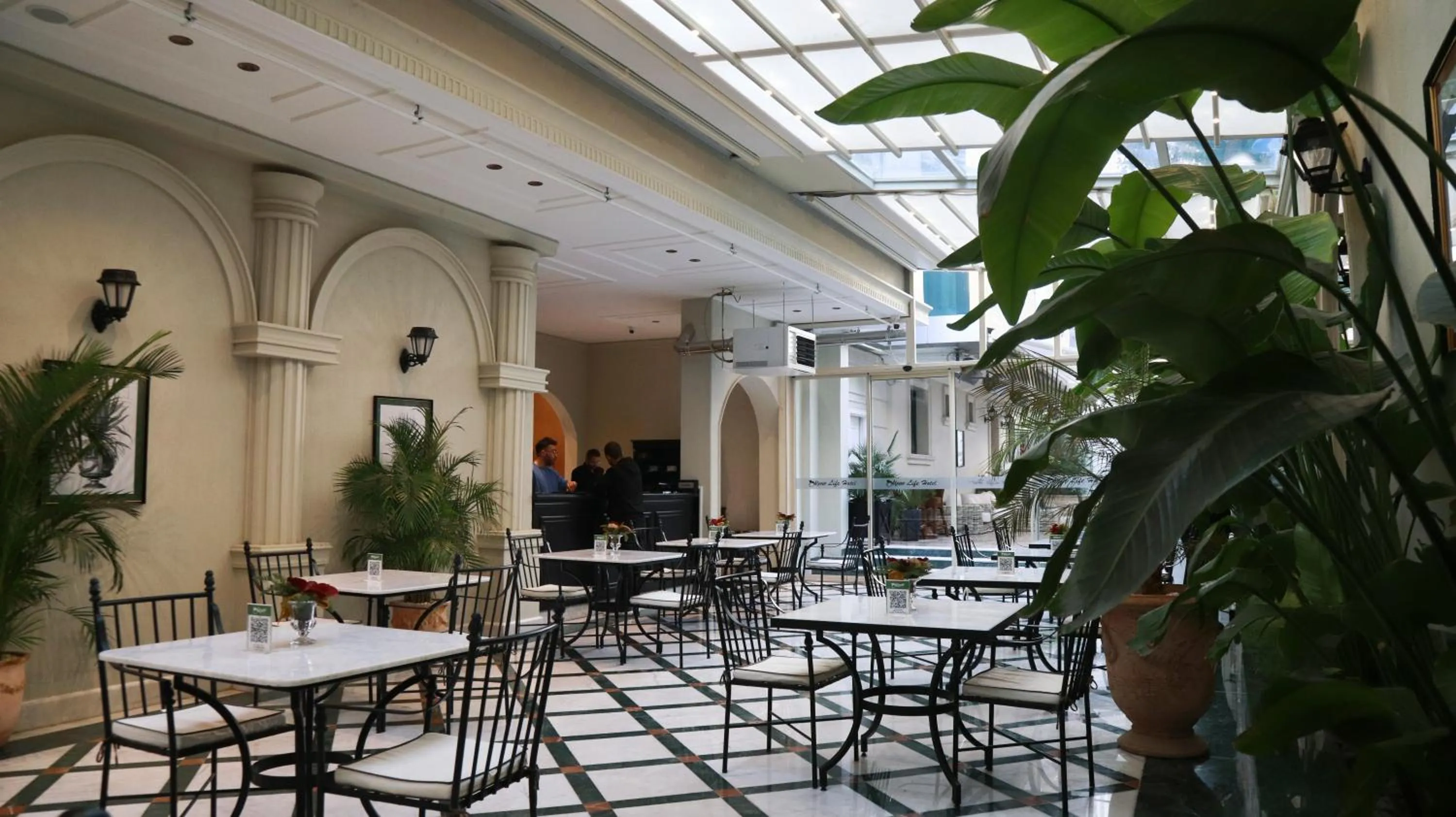 Restaurant/places to eat in DBD Hotel Bayraklı