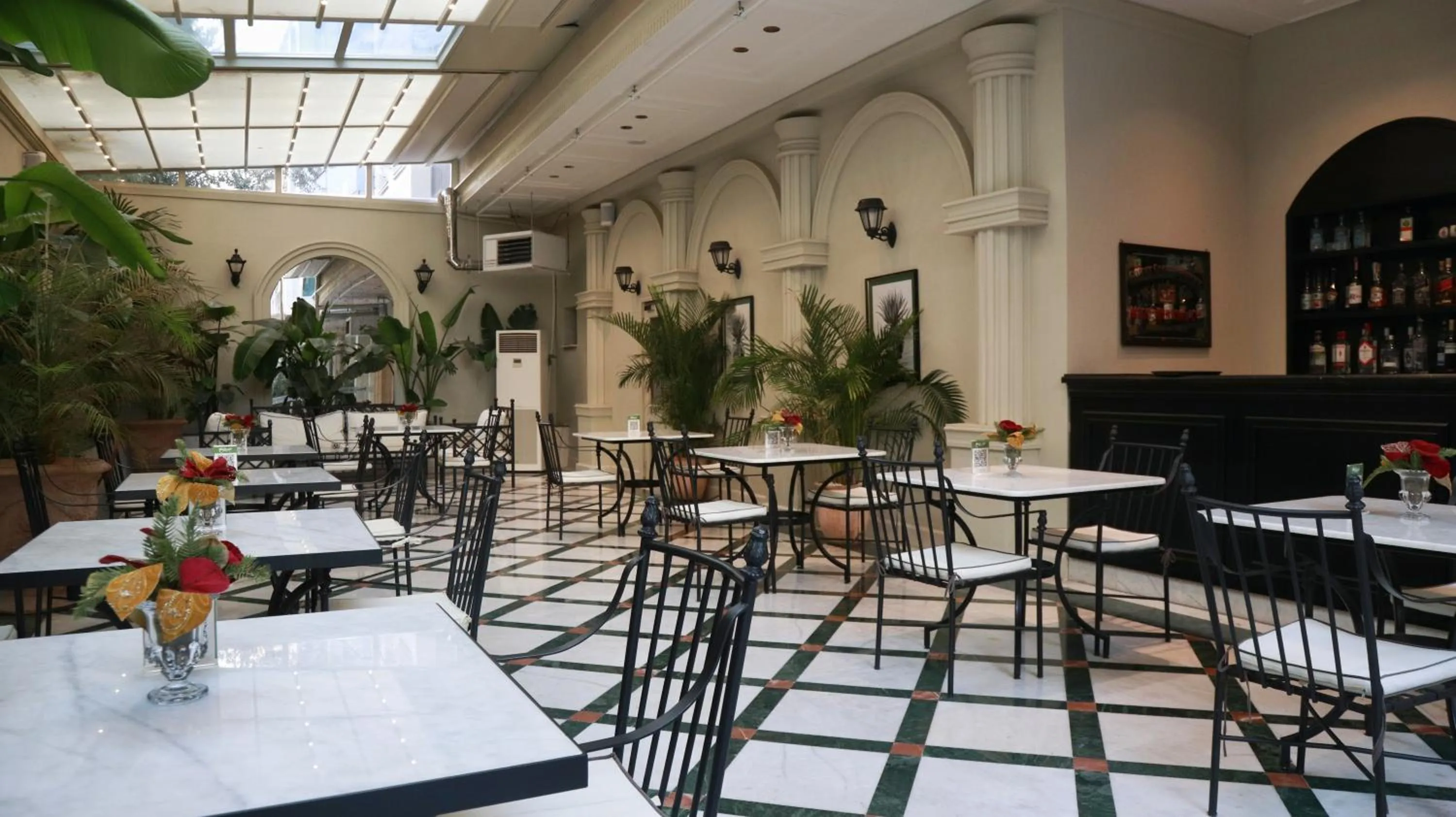 Restaurant/places to eat in DBD Hotel Bayraklı