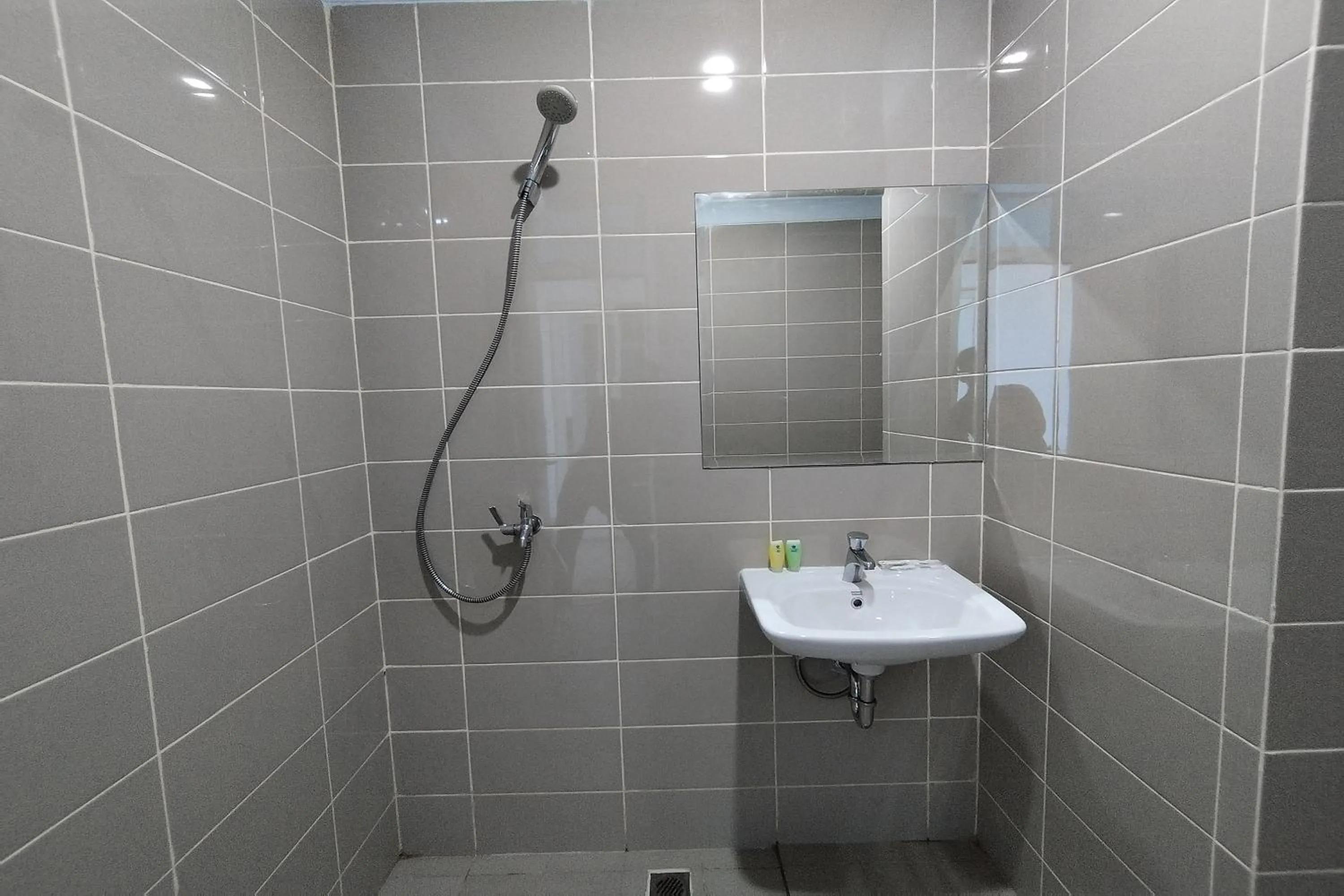 Shower in Hotel Sutha Inn Syariah