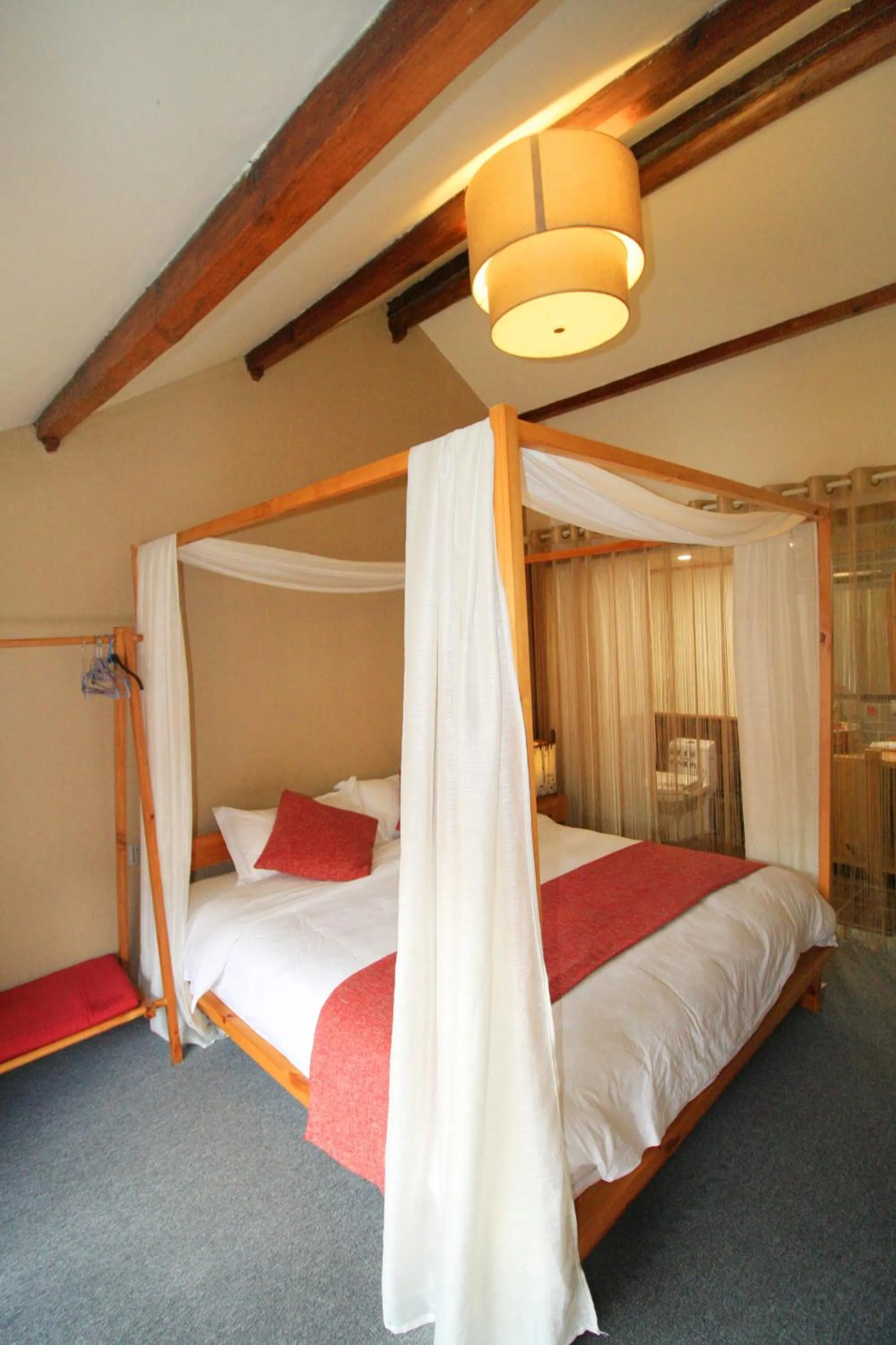 Decorative detail, Bed in Cabin 7 Inn