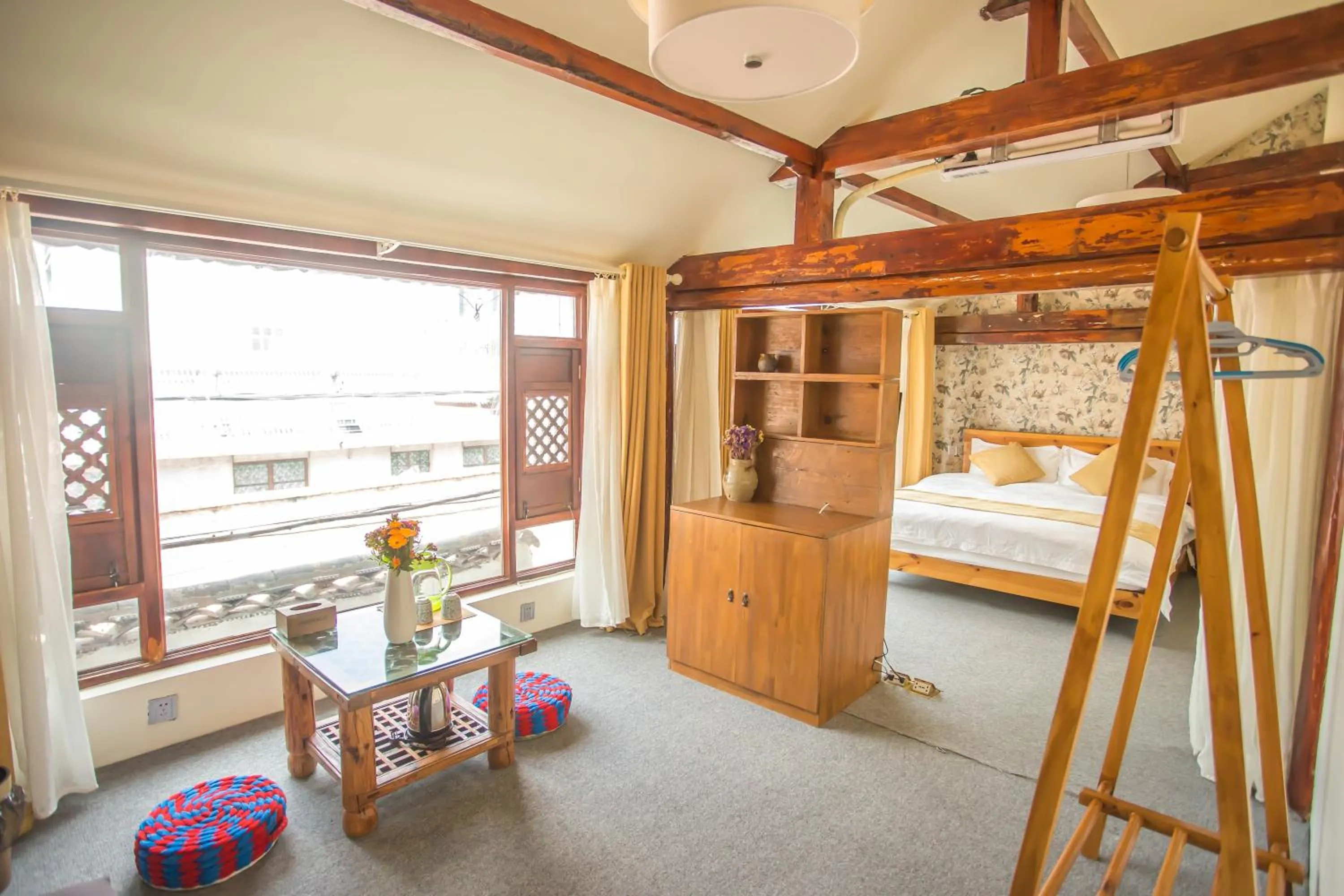 Photo of the whole room, Bed in Cabin 7 Inn