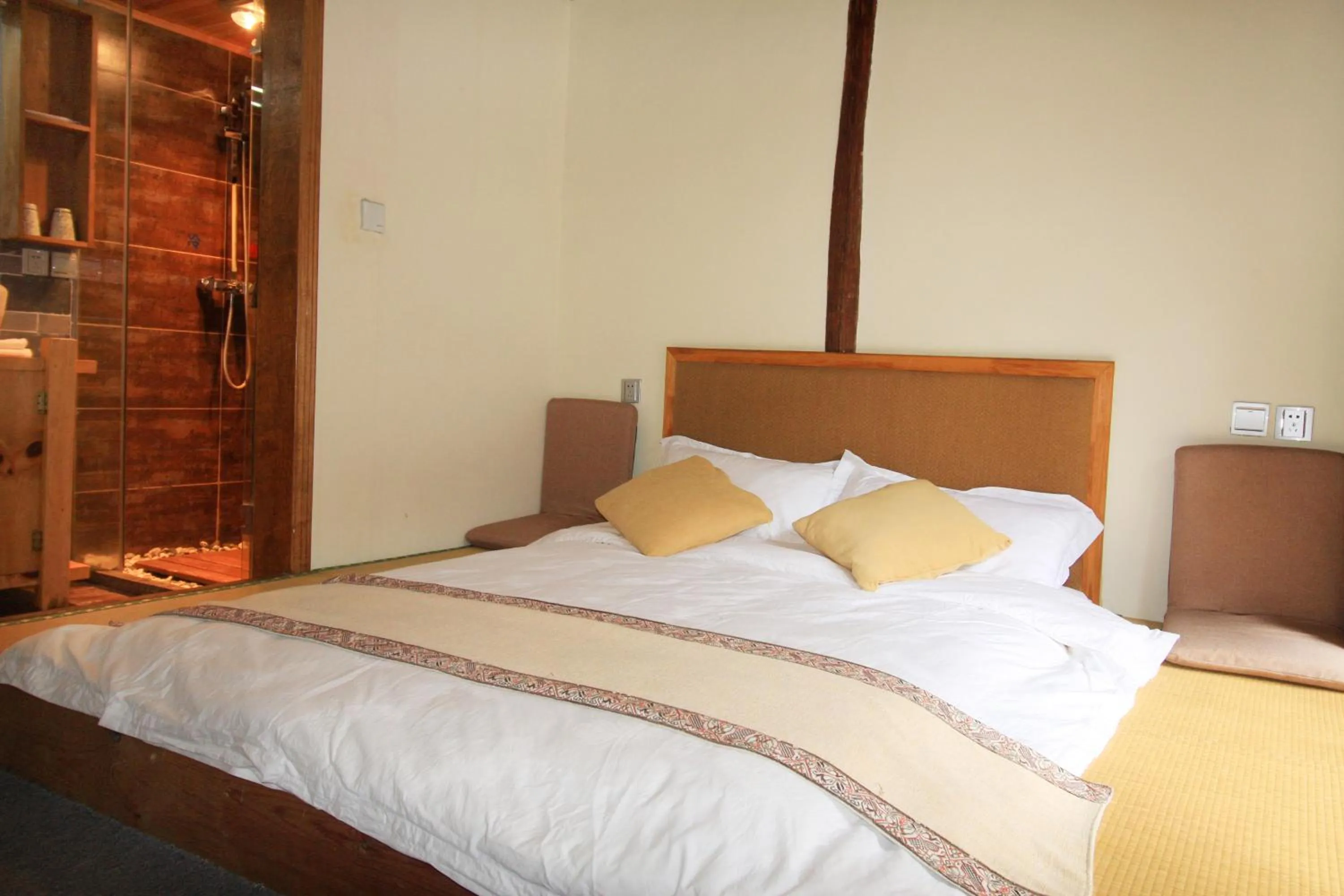 Bedroom, Bed in Cabin 7 Inn