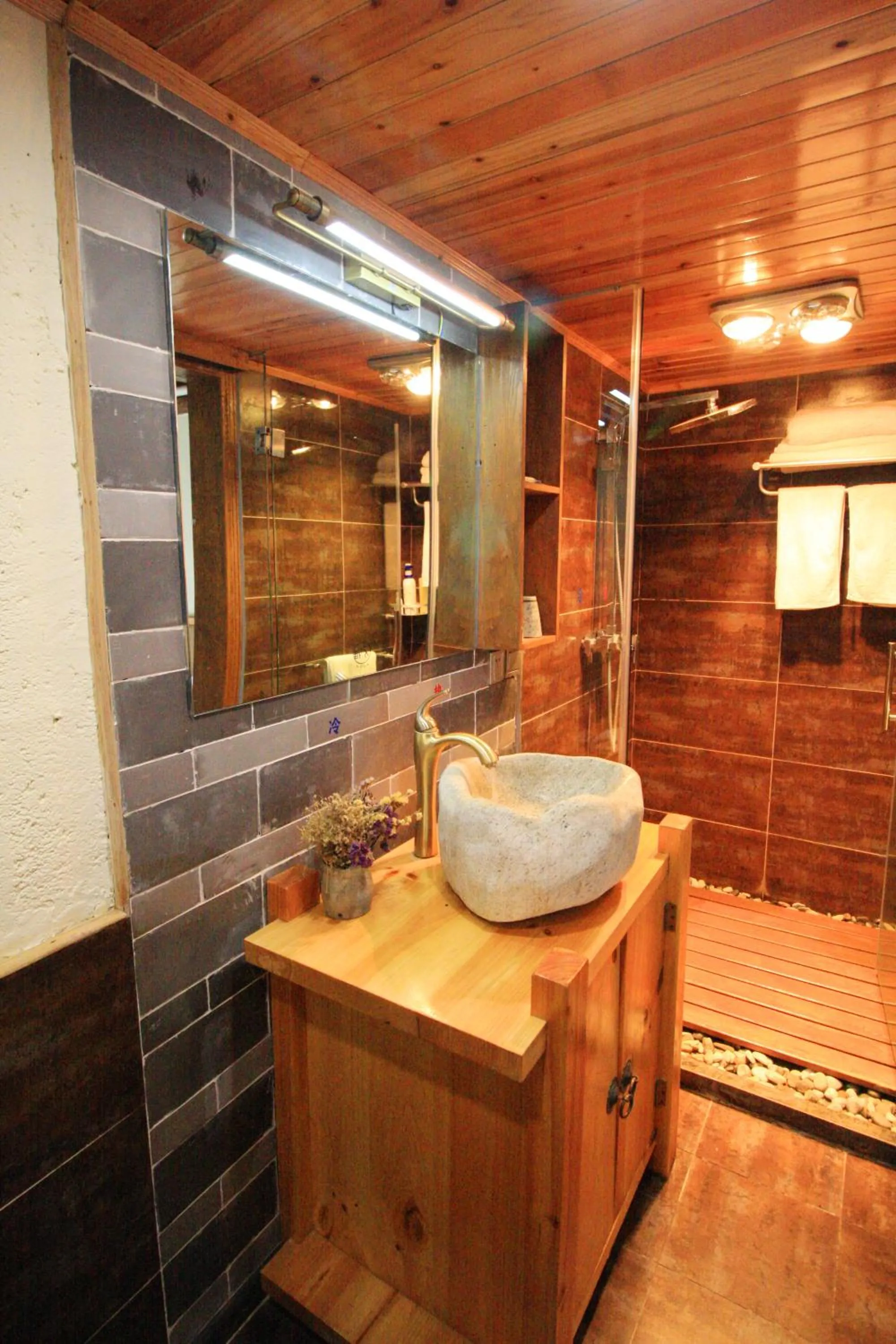 Shower in Cabin 7 Inn