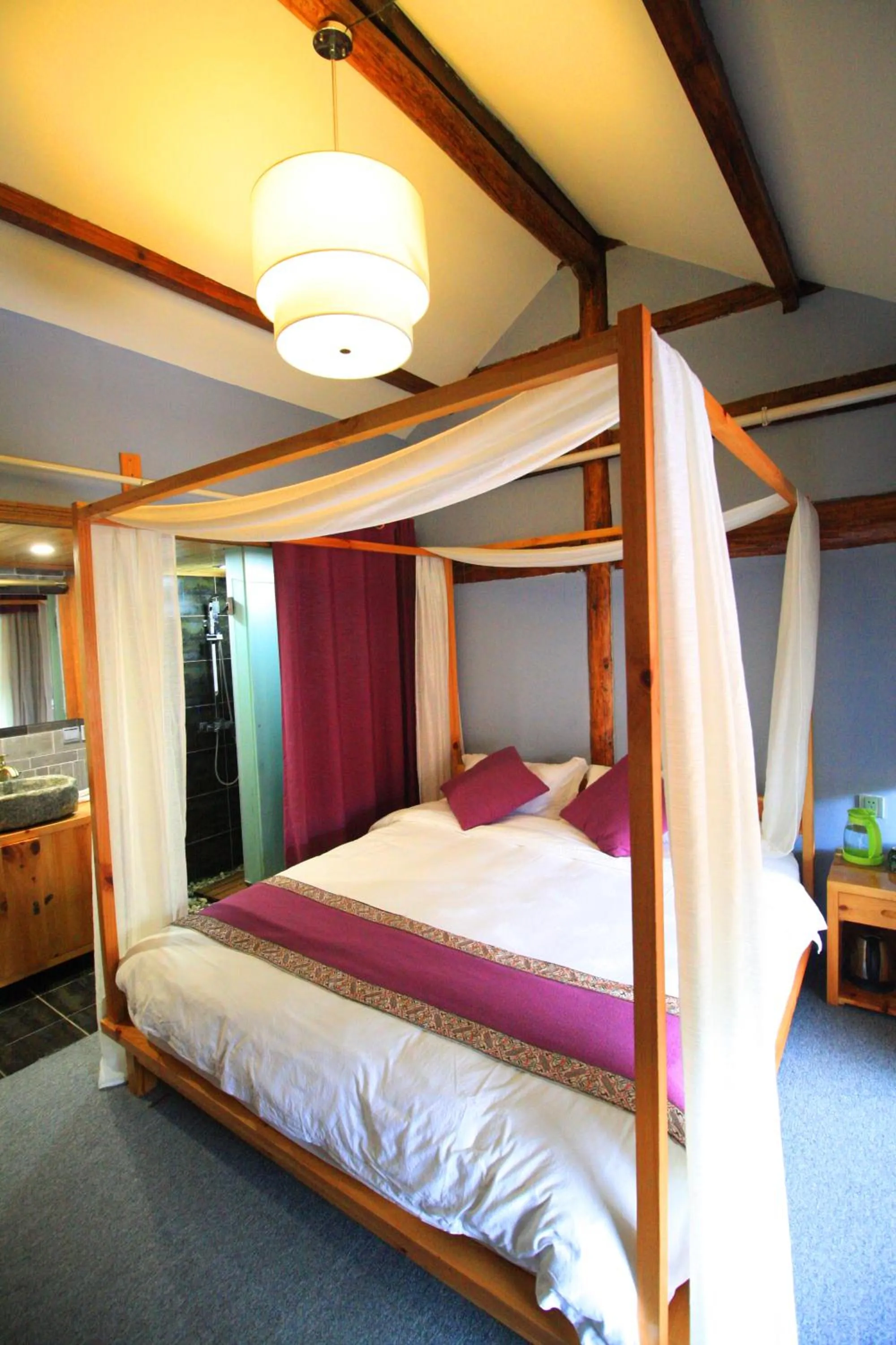 Photo of the whole room, Bed in Cabin 7 Inn