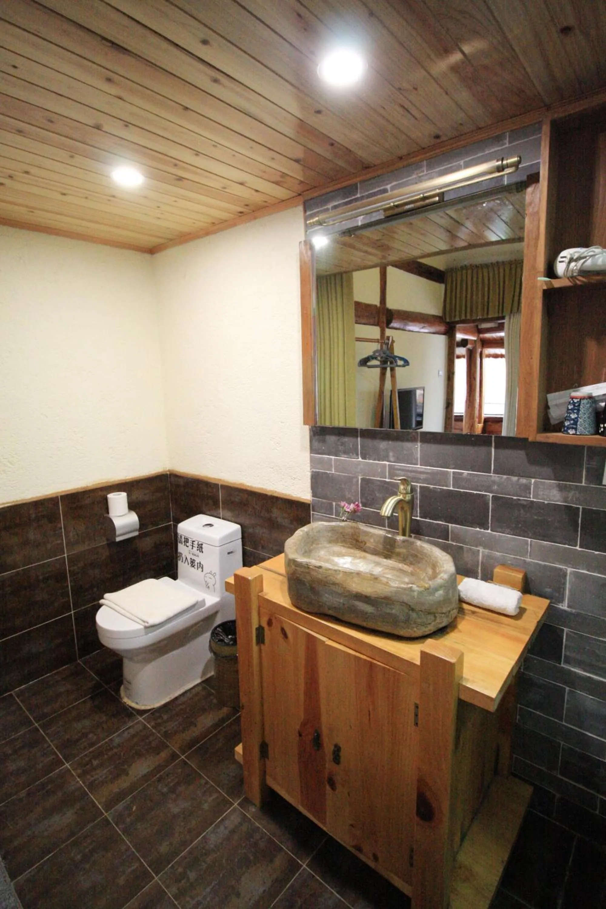 Toilet in Cabin 7 Inn