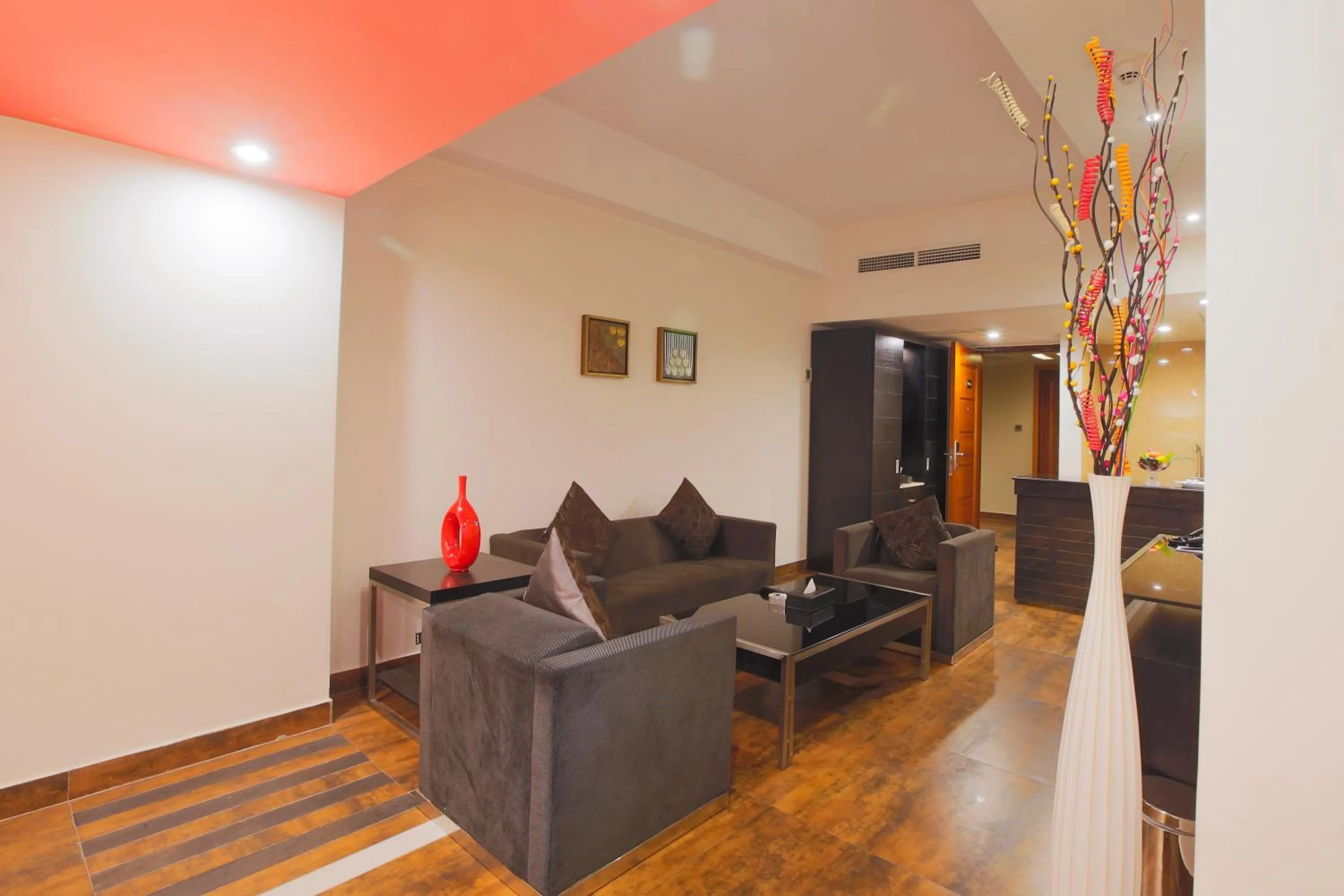 Living room in Long Beach Hotel