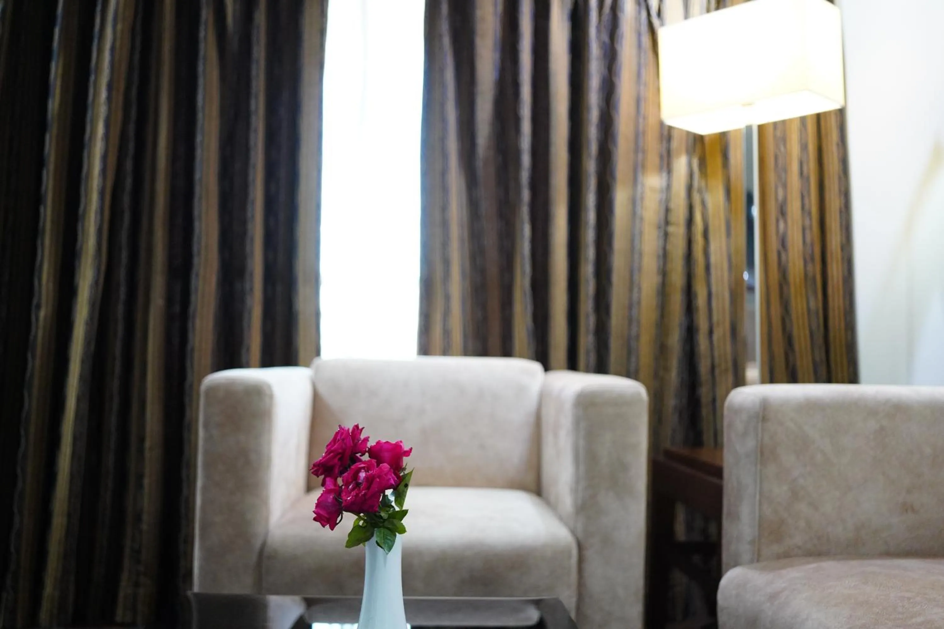 Seating area in Long Beach Hotel