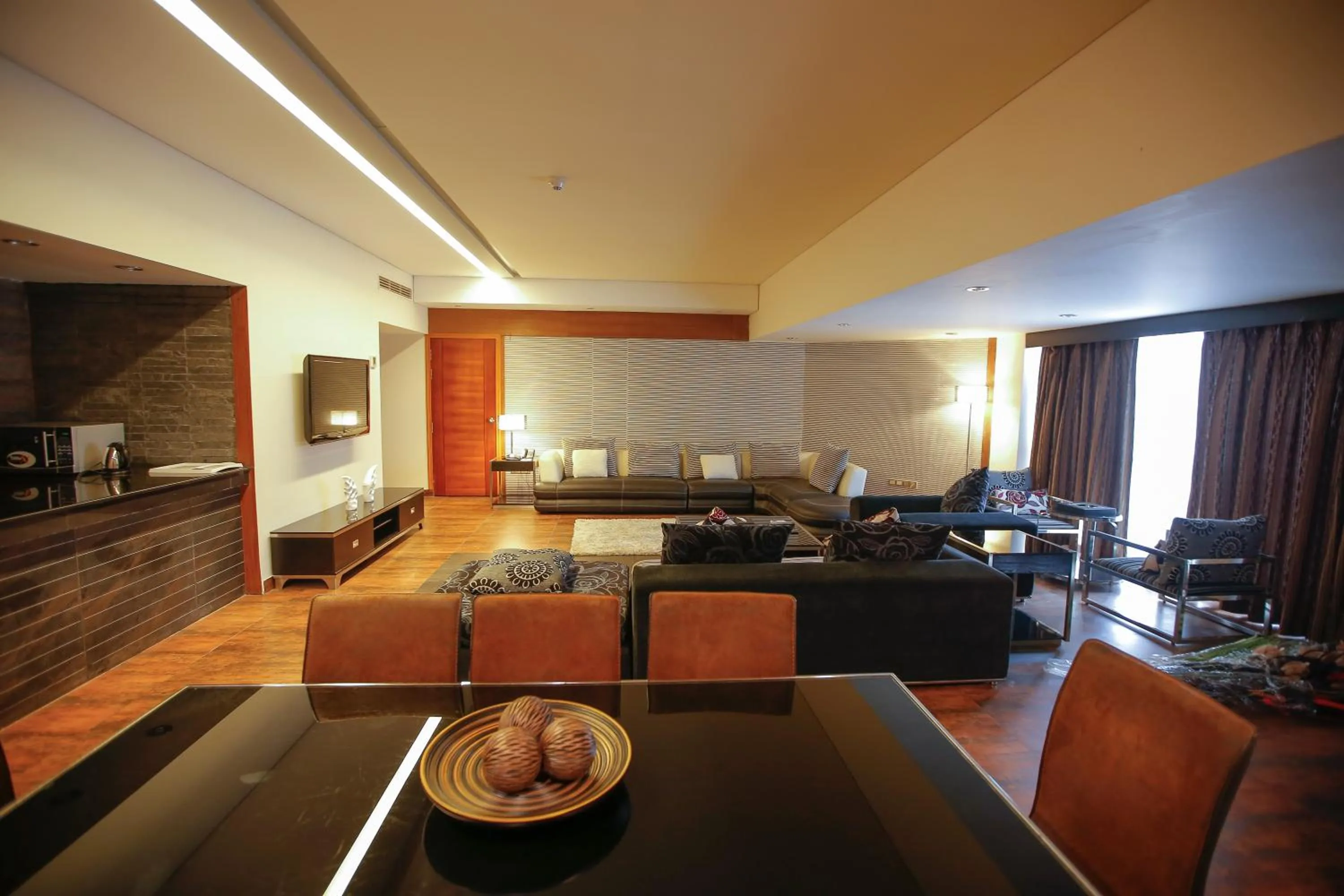 Living room in Long Beach Hotel