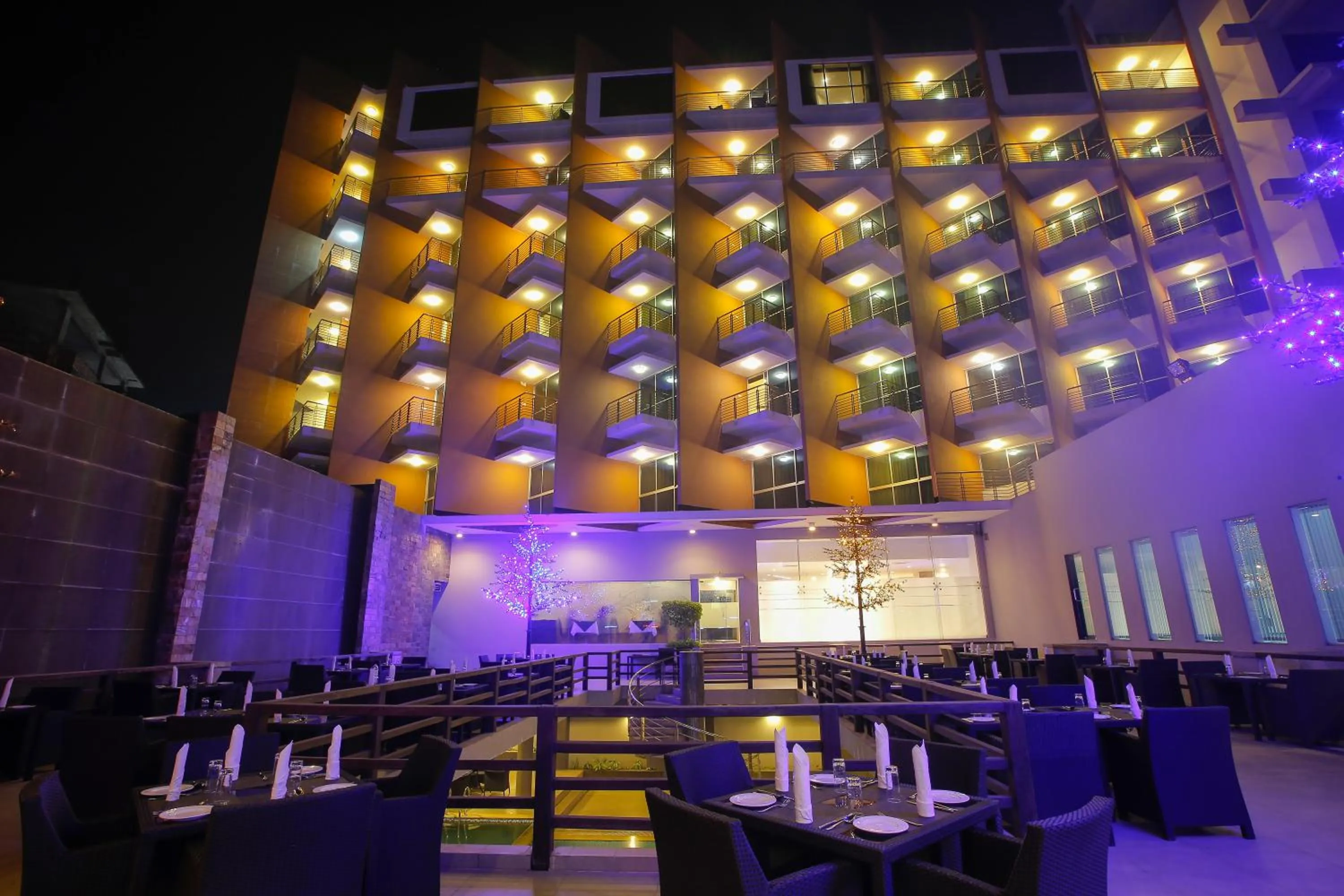 Property building in Long Beach Hotel