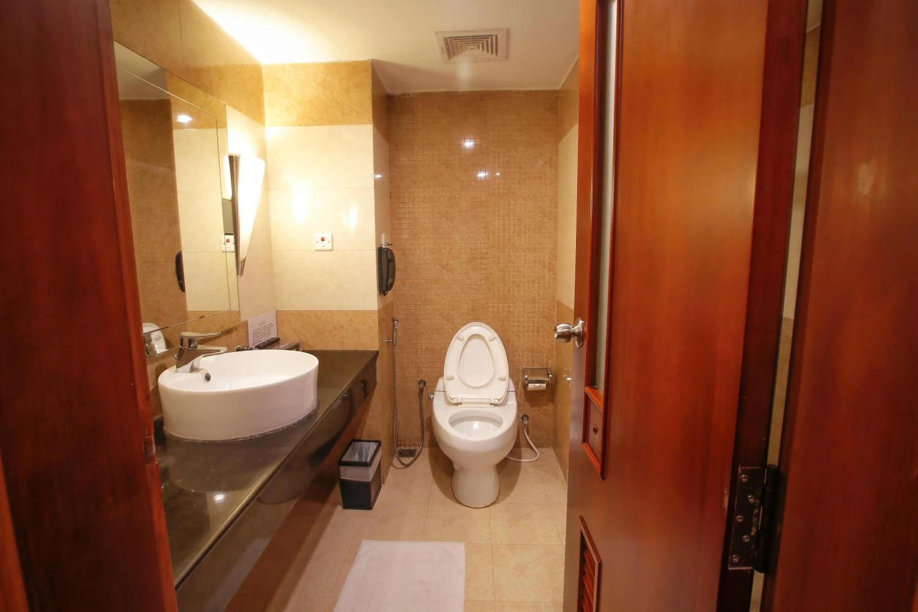 Toilet in Long Beach Hotel