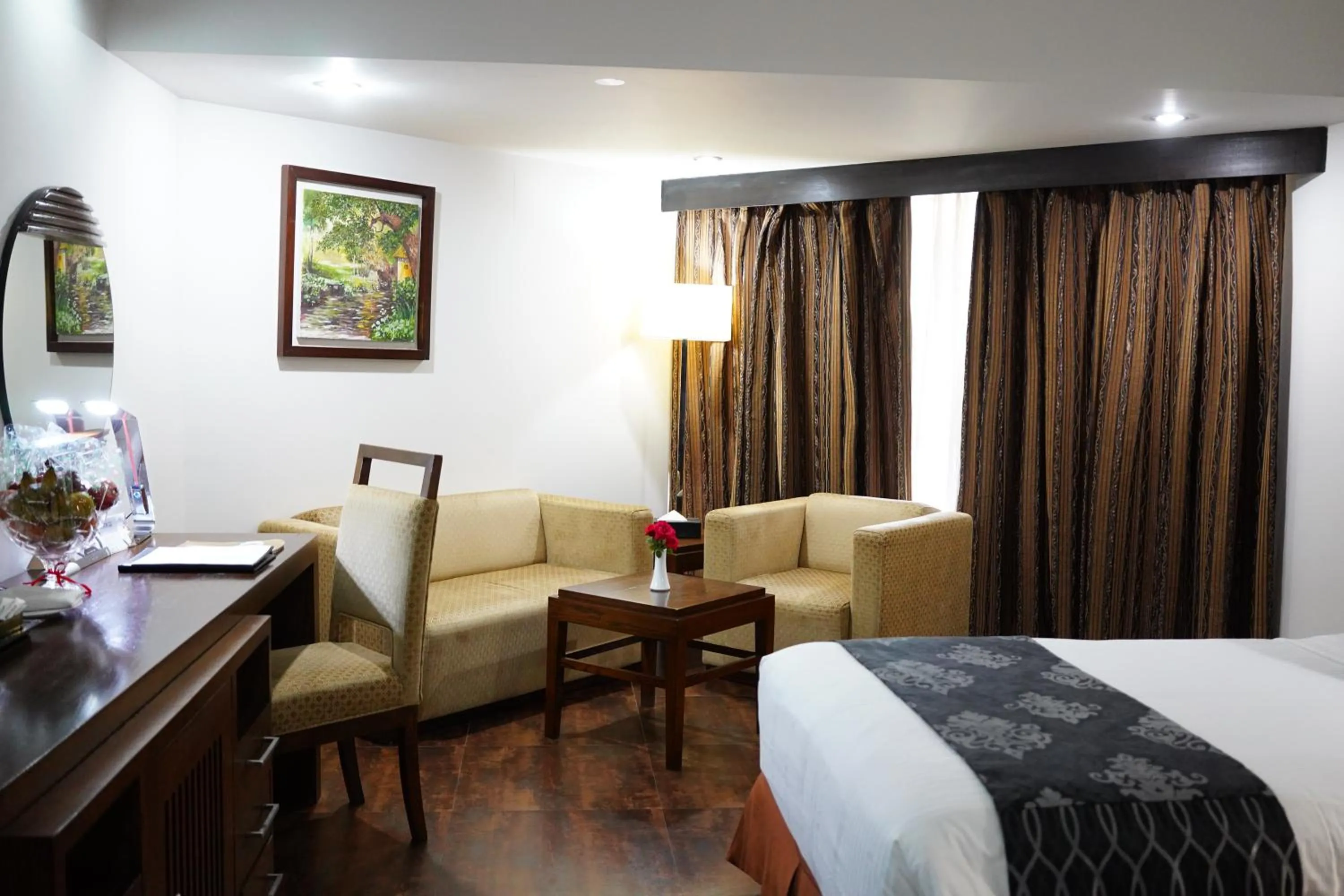 Bed in Long Beach Hotel