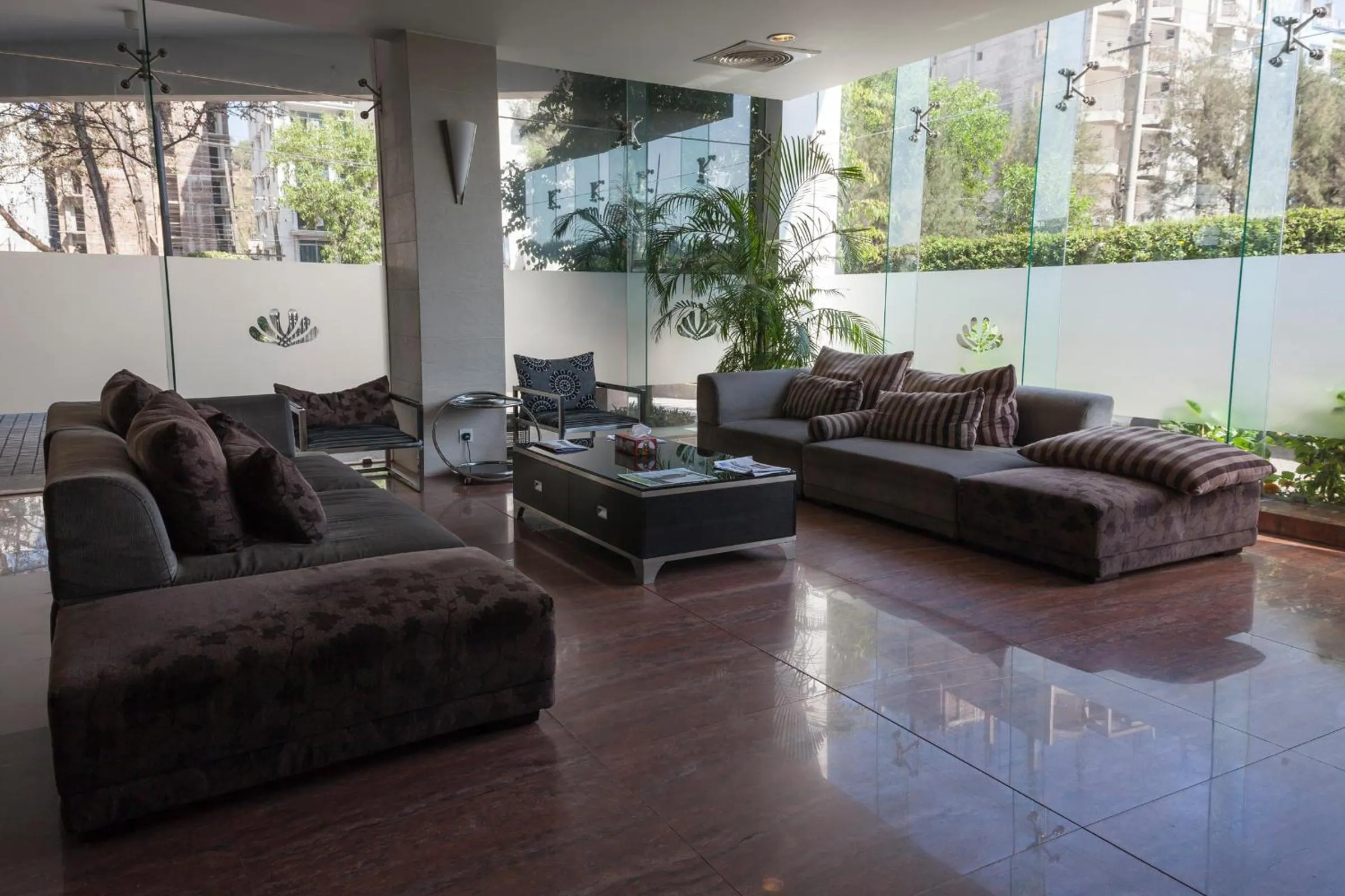 Seating area in Long Beach Hotel