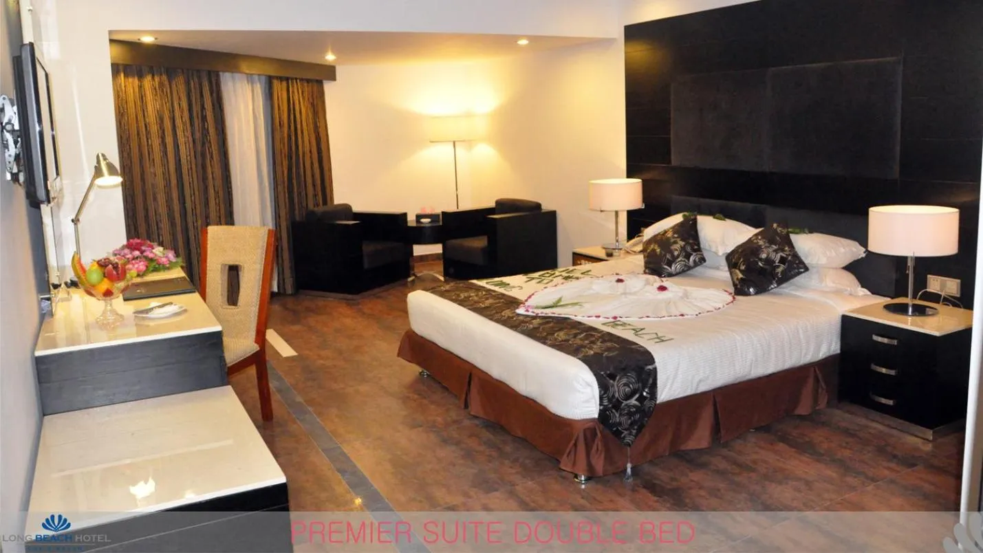 Photo of the whole room, Bed in Long Beach Hotel