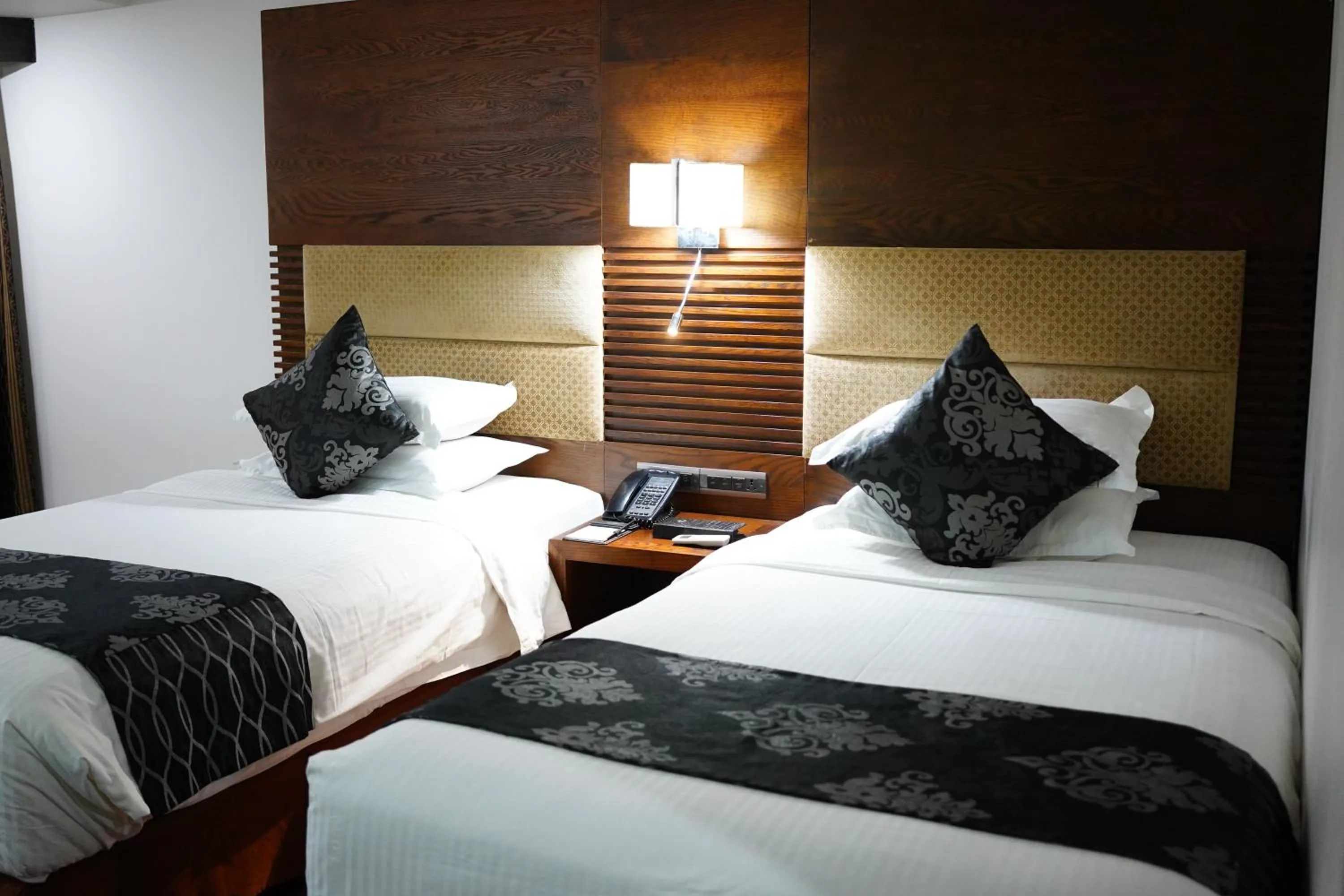 Bed in Long Beach Hotel