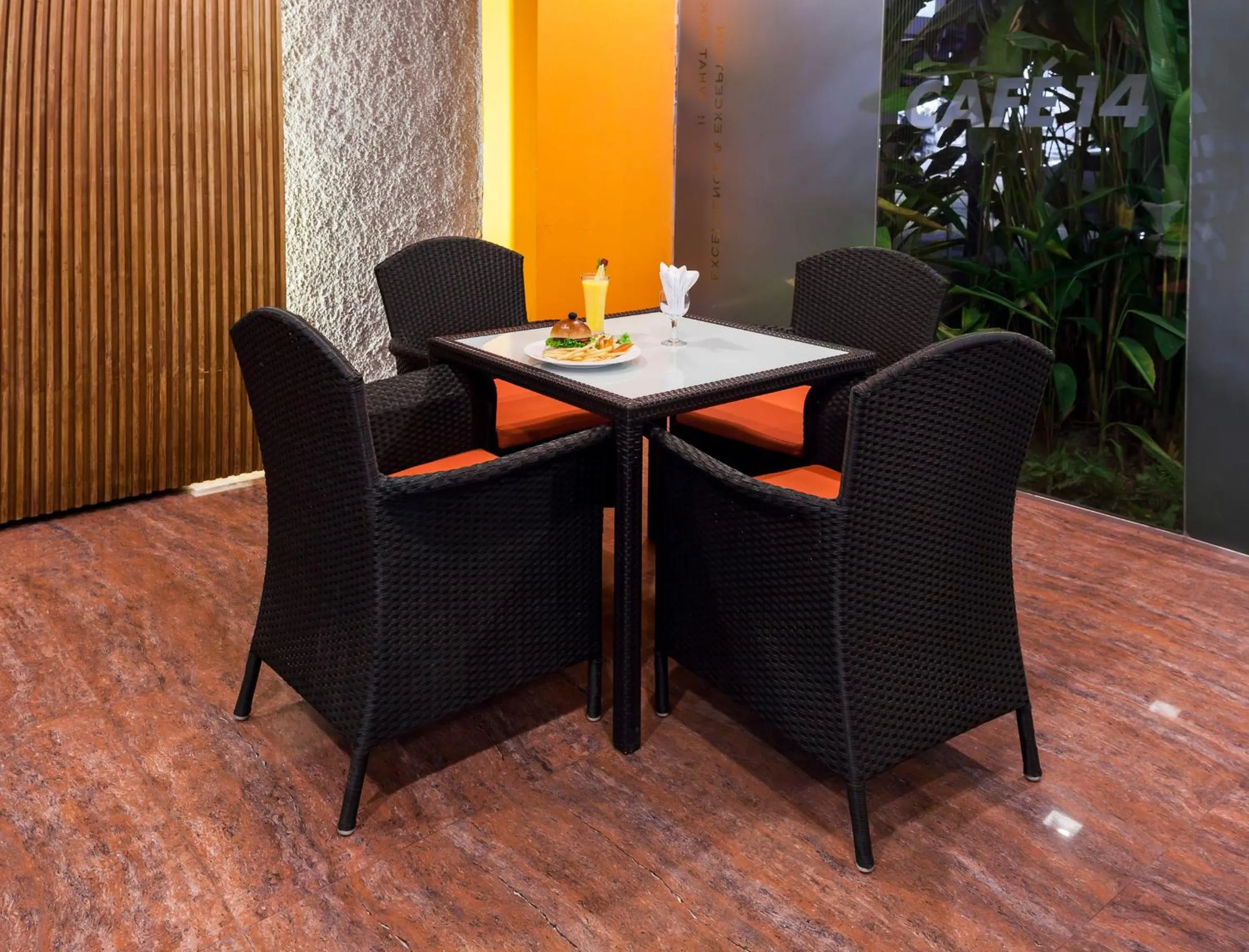 Dining area in Long Beach Hotel