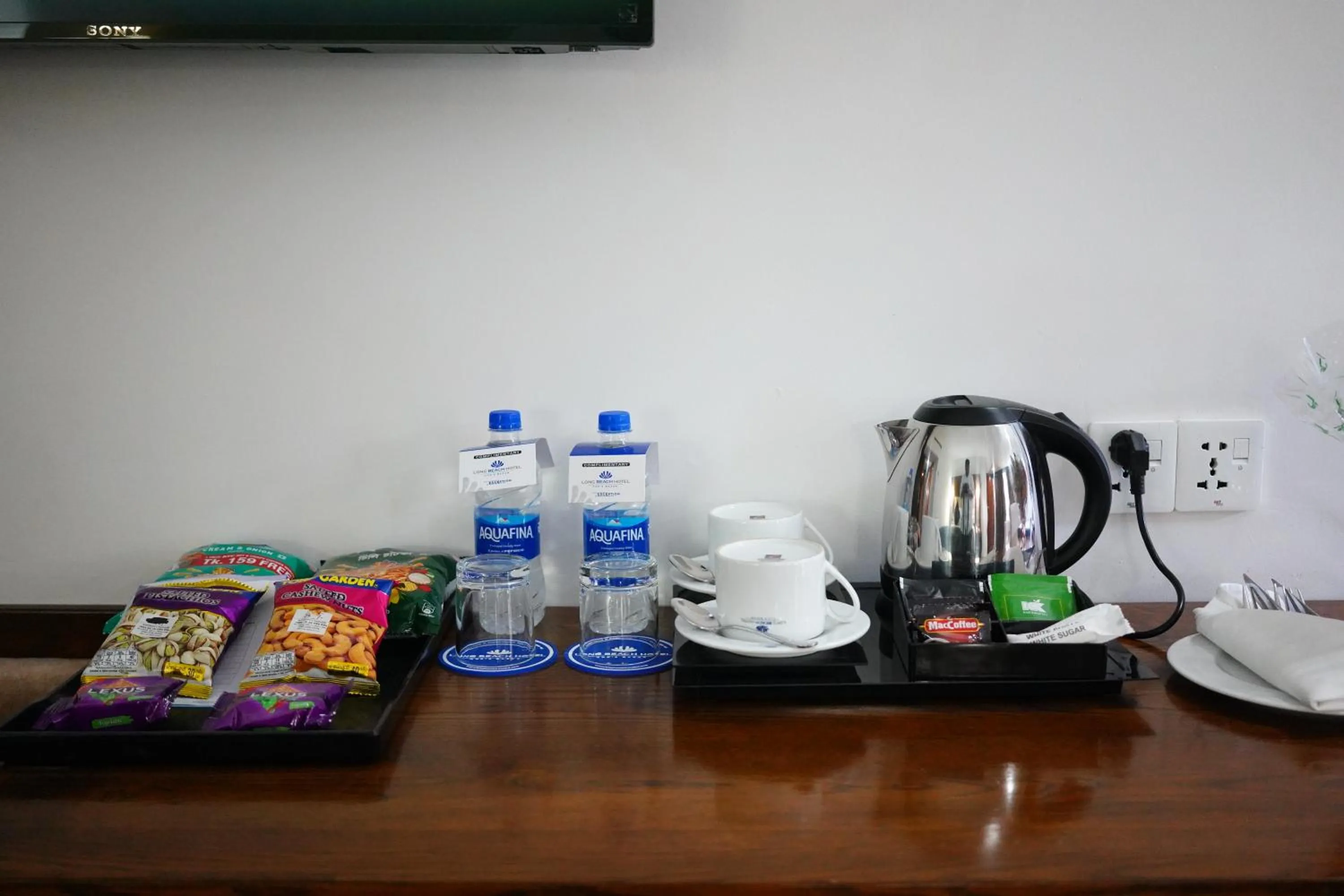 Coffee/tea facilities in Long Beach Hotel
