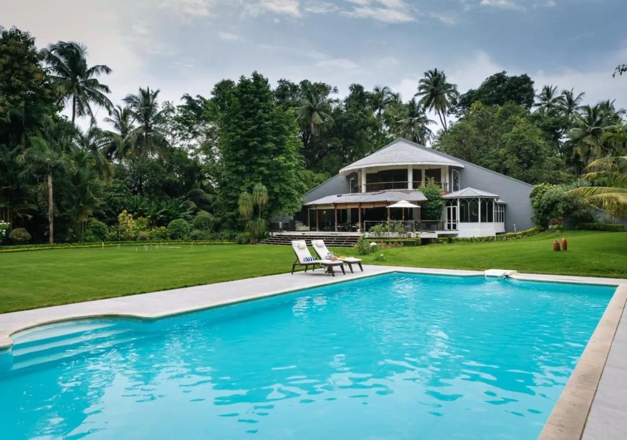 Property building in LohonoStays Villa Lani