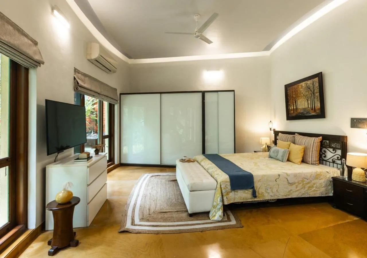 Bed in LohonoStays Villa Lani