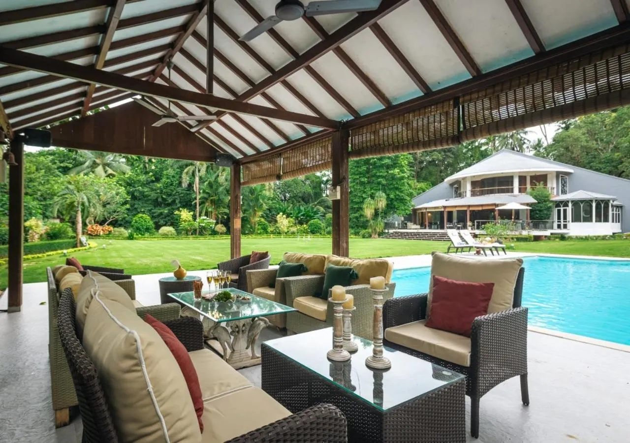 Swimming pool in LohonoStays Villa Lani