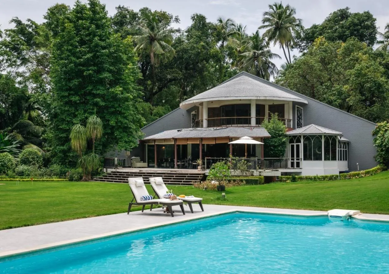 Property building in LohonoStays Villa Lani