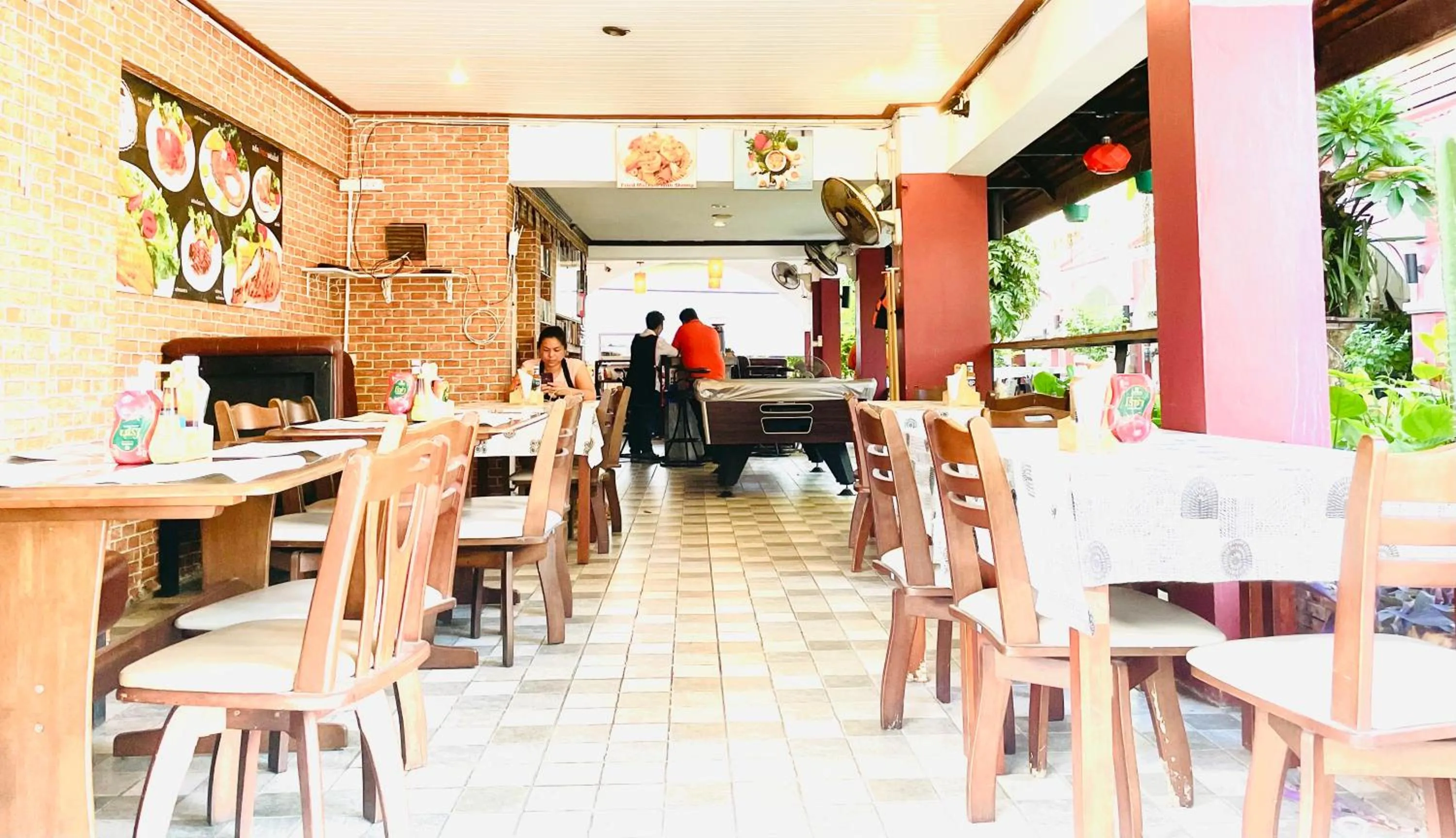 Restaurant/places to eat in THE TOP PATONG RESORT.