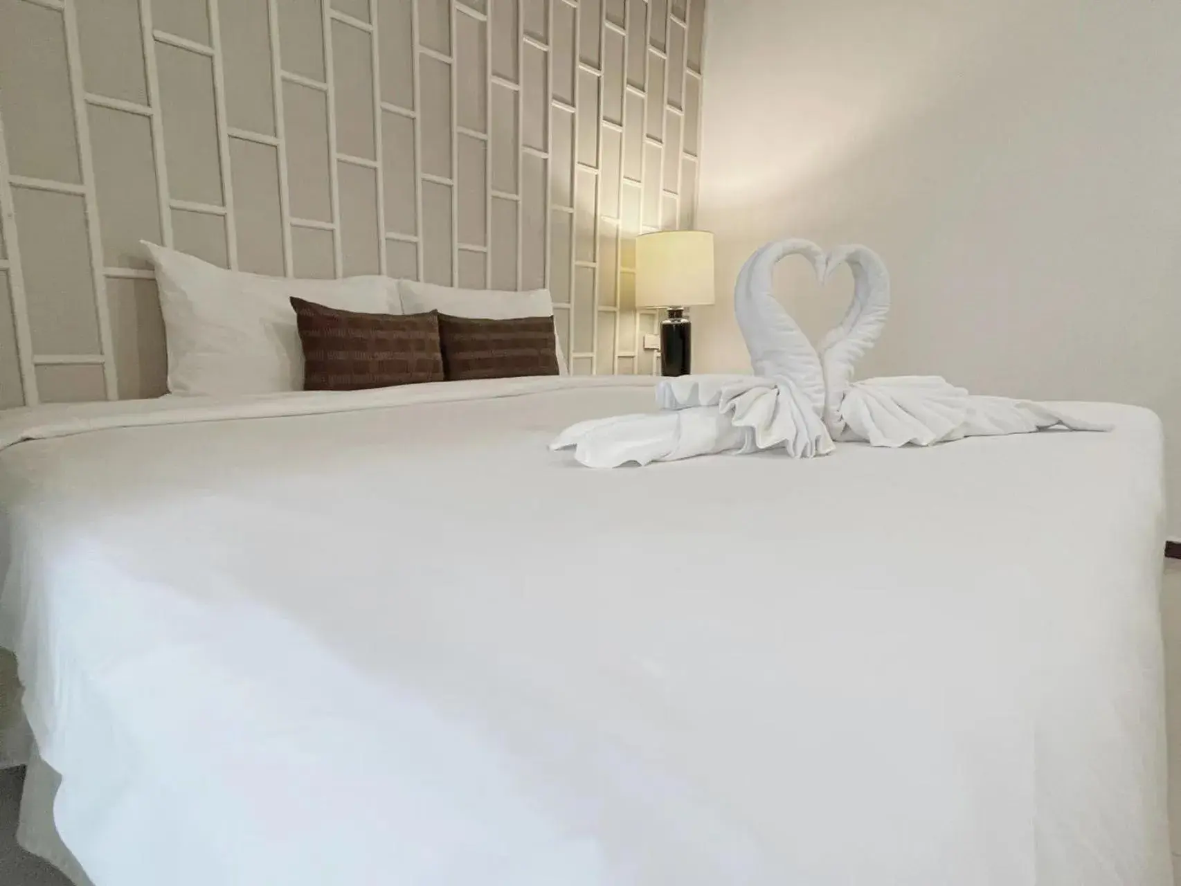 Queen Room with Balcony in THE TOP PATONG RESORT. Queen Room with Balcony in THE TOP PATONG RESORT.