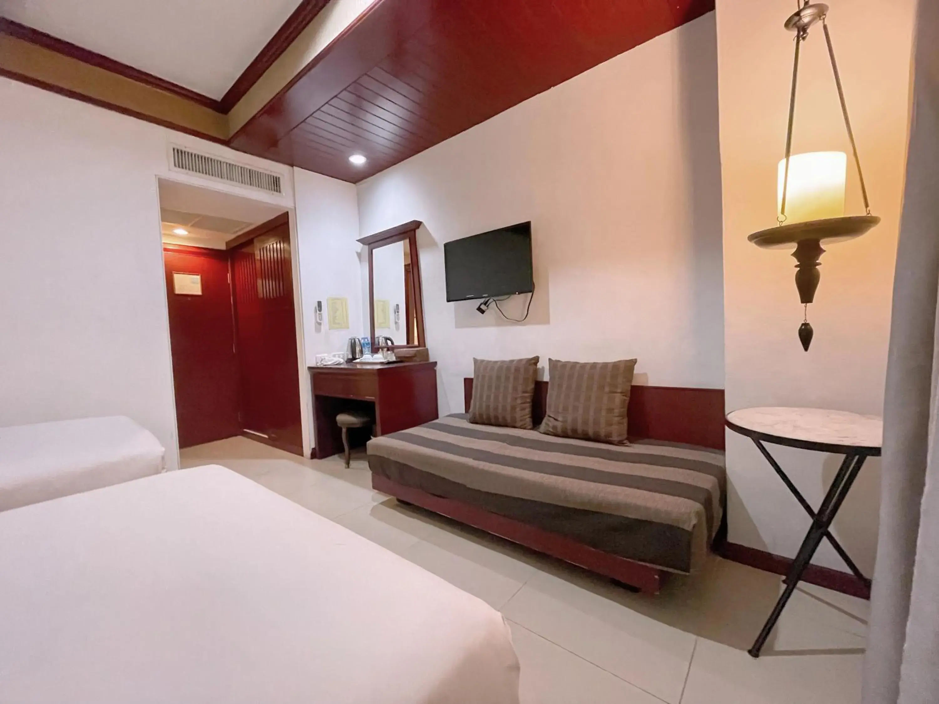 Deluxe Twin Room in THE TOP PATONG RESORT. Deluxe Twin Room in THE TOP PATONG RESORT.