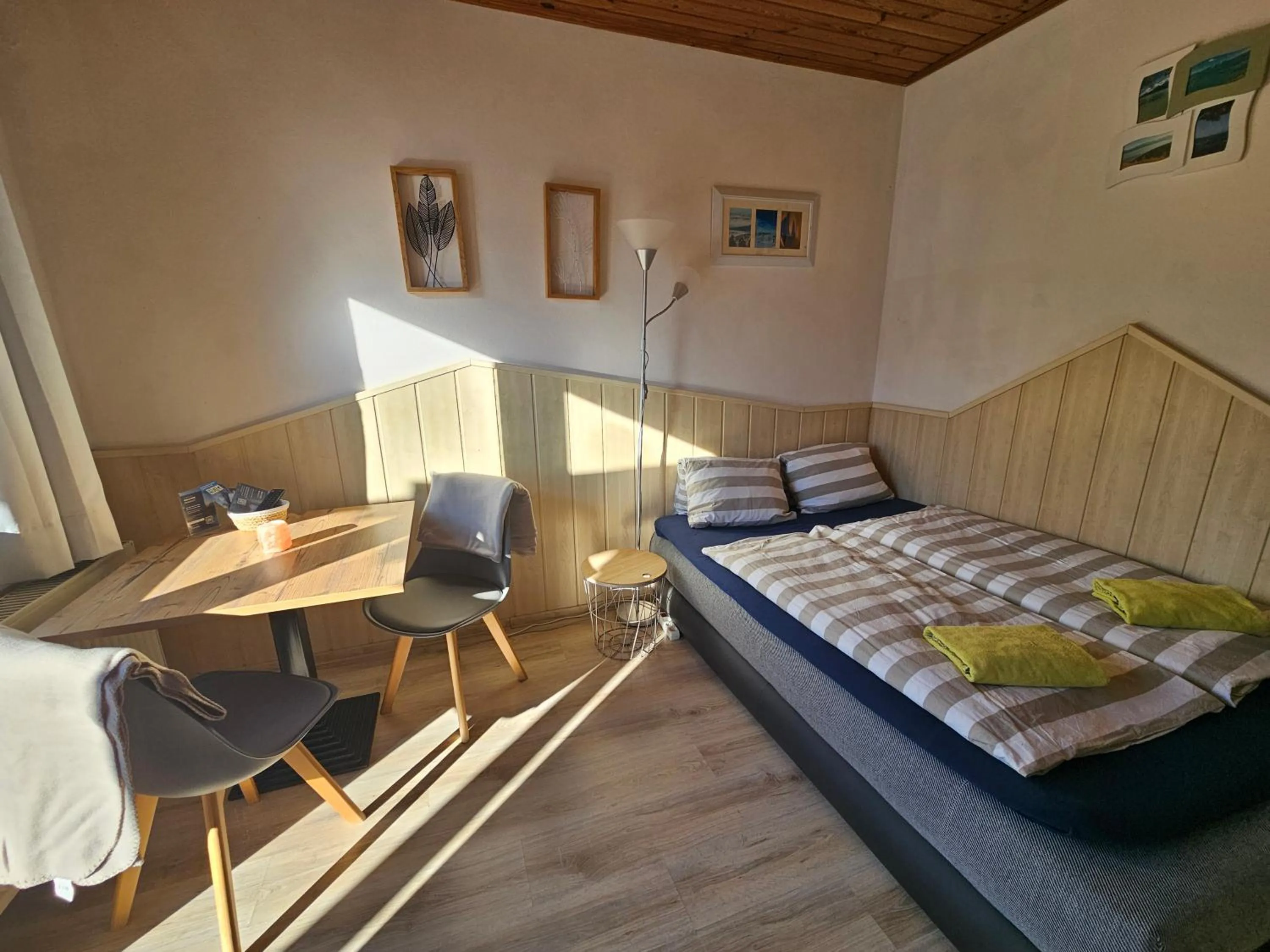 Living room, Bed in Karawanken Lodge