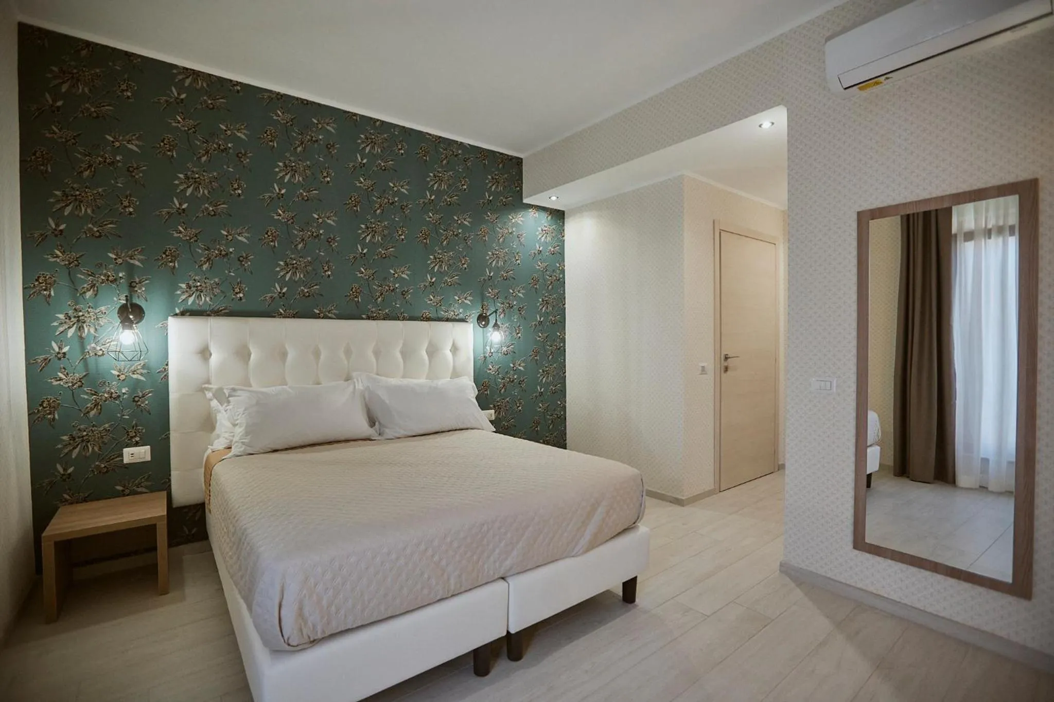 Bed in Castrichella Boutique Hotel Rome Airport