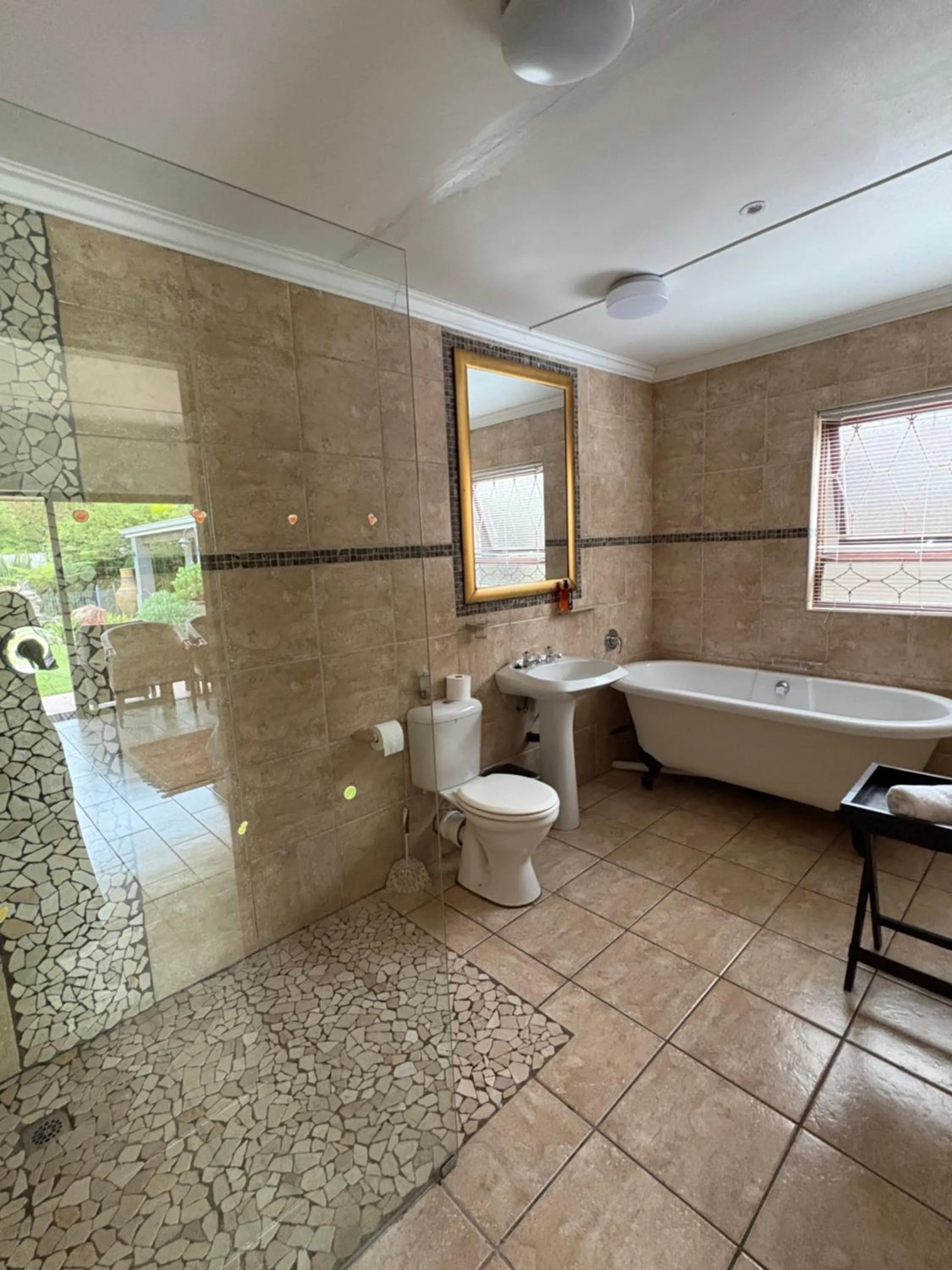 Bathroom in Mountain Dew Guest House