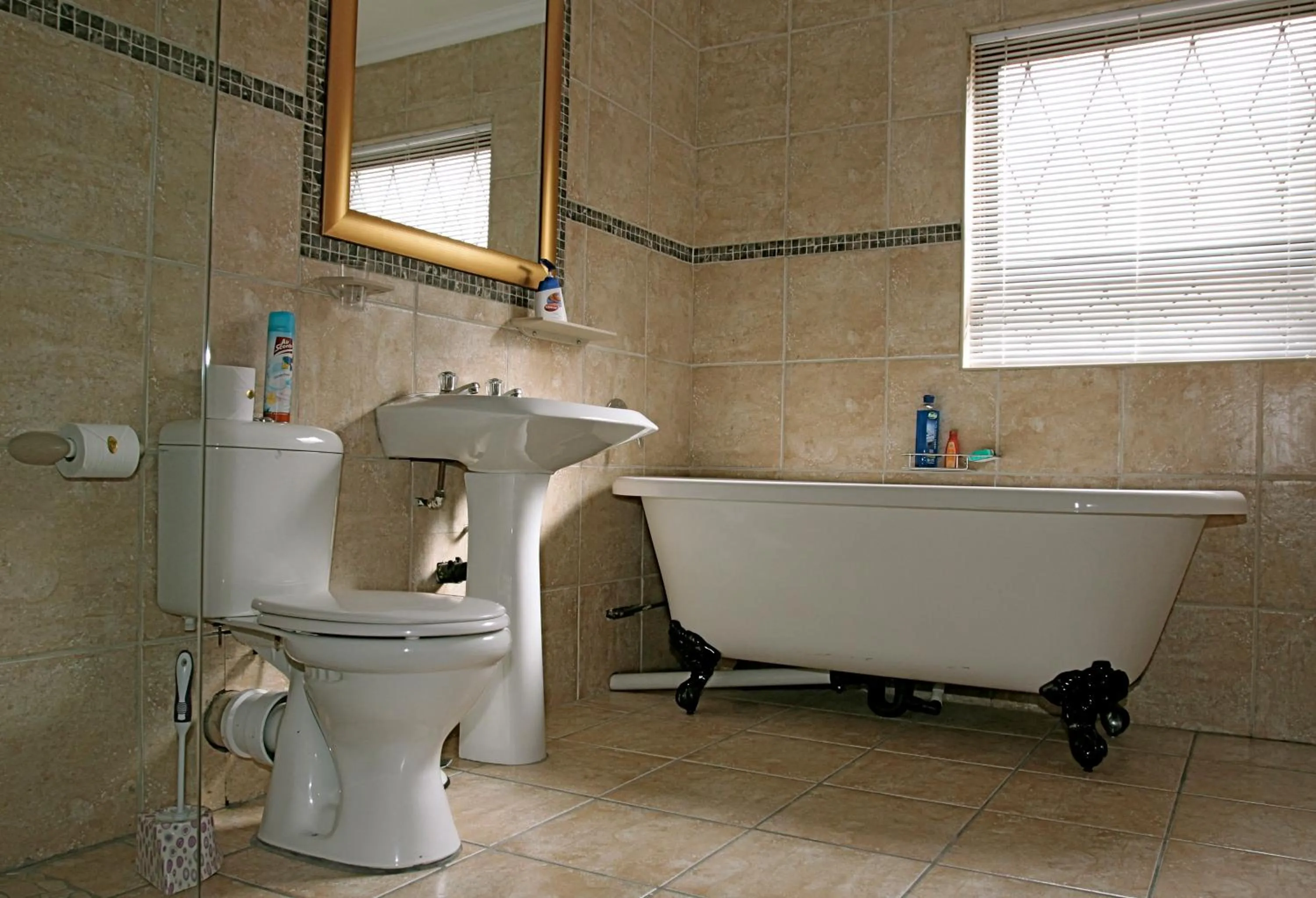 Bathroom in Mountain Dew Guest House