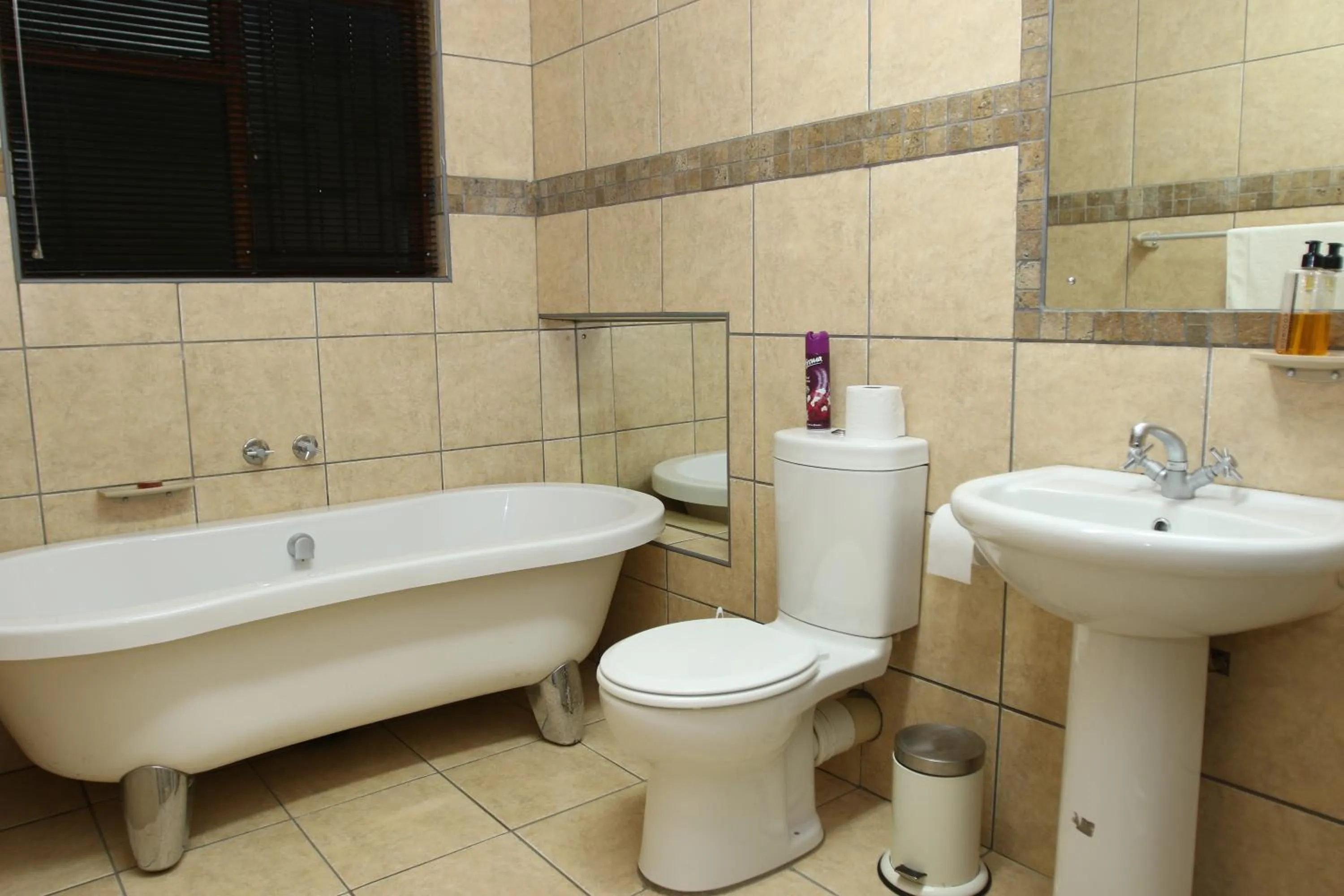 Bathroom in Mountain Dew Guest House