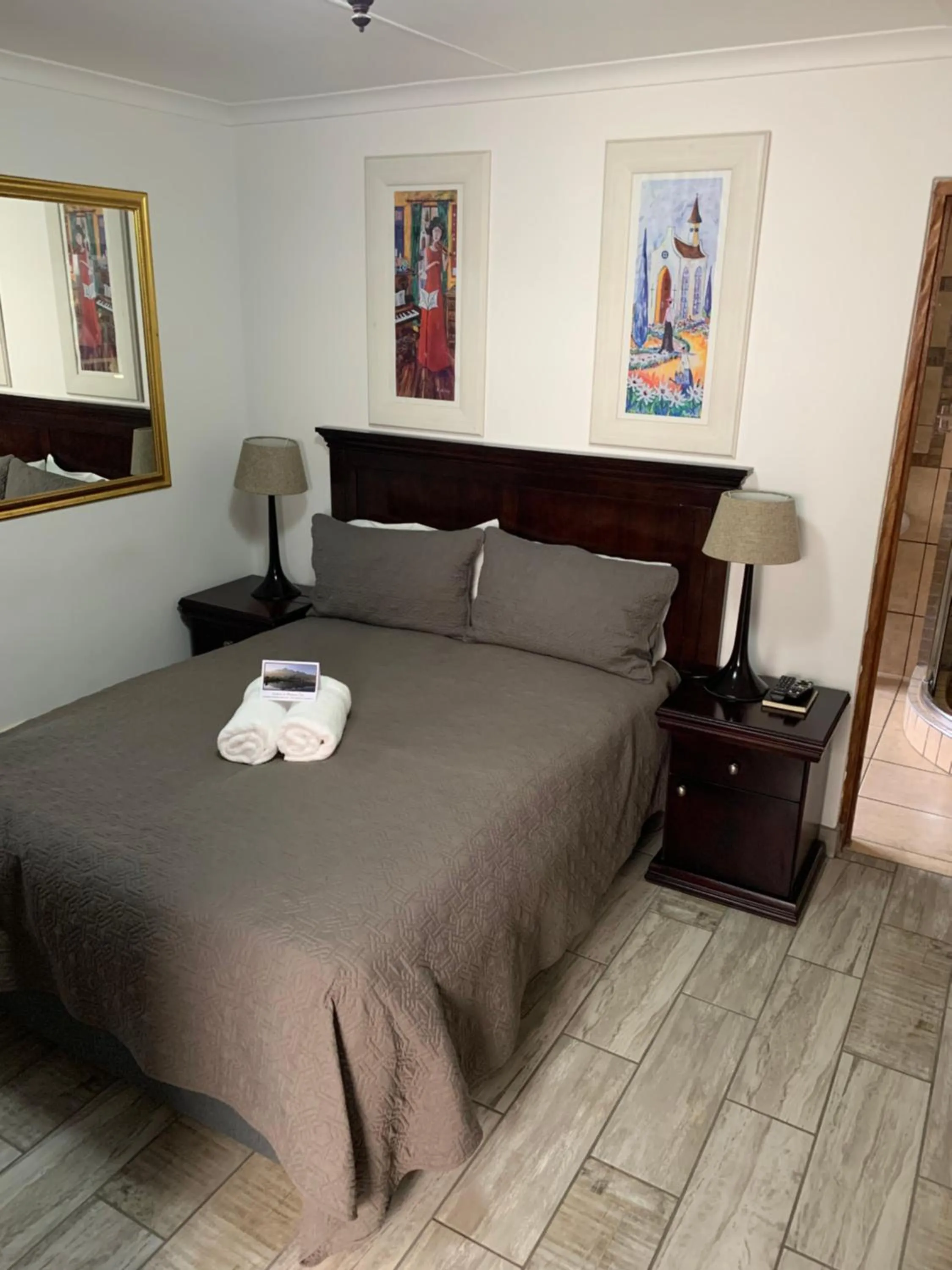 Bed in Mountain Dew Guest House