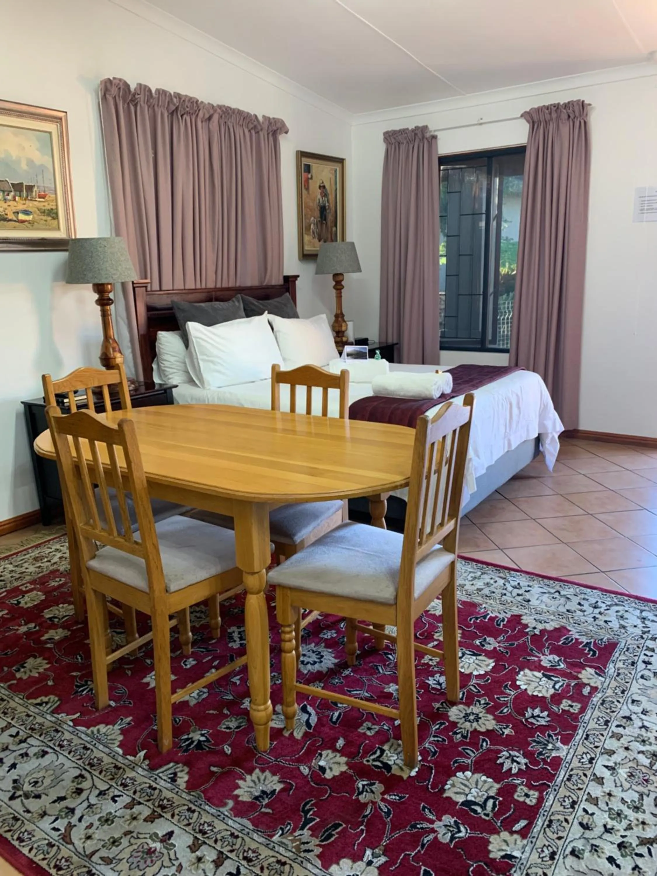 Bed in Mountain Dew Guest House