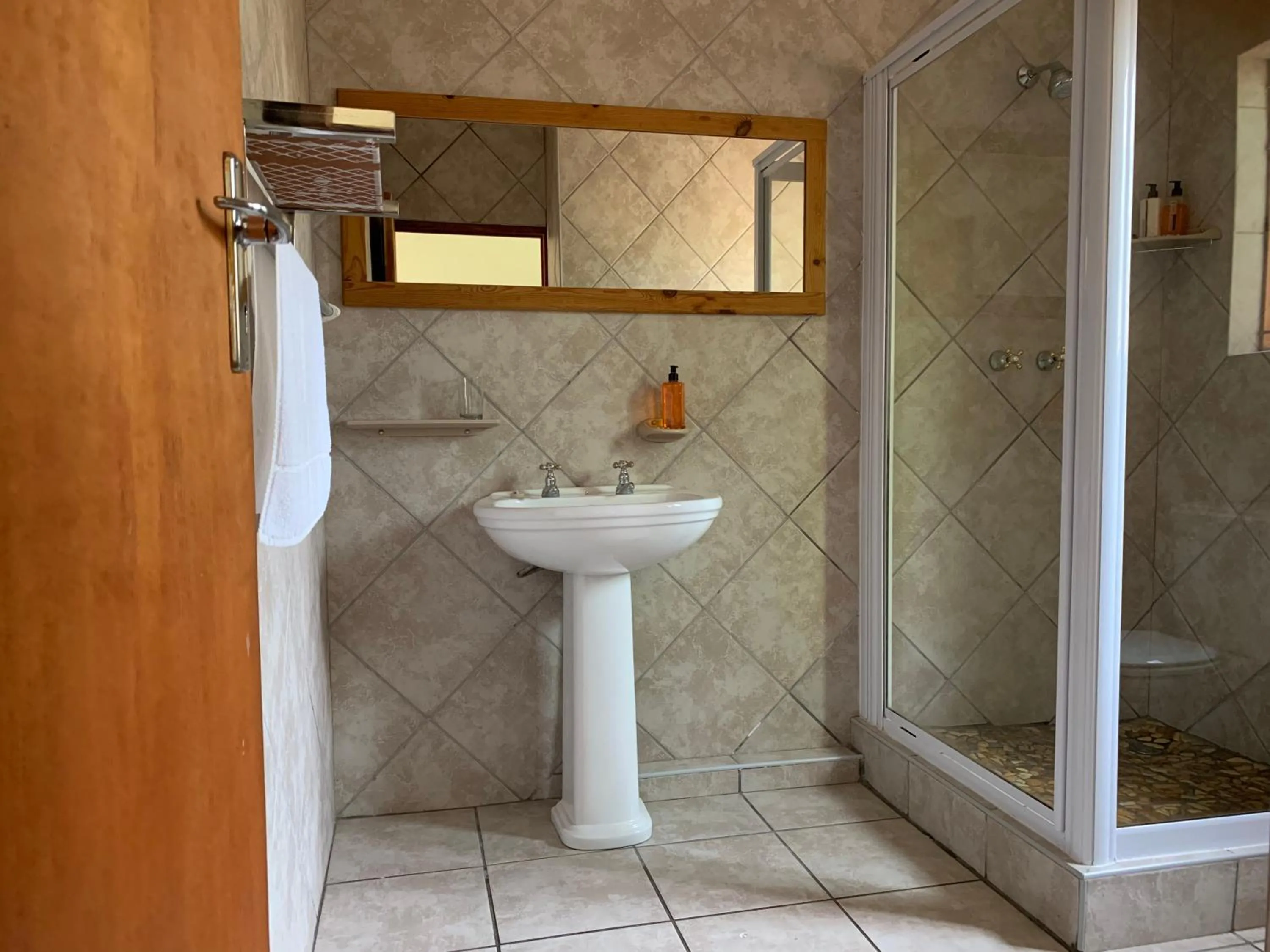 Bathroom in Mountain Dew Guest House