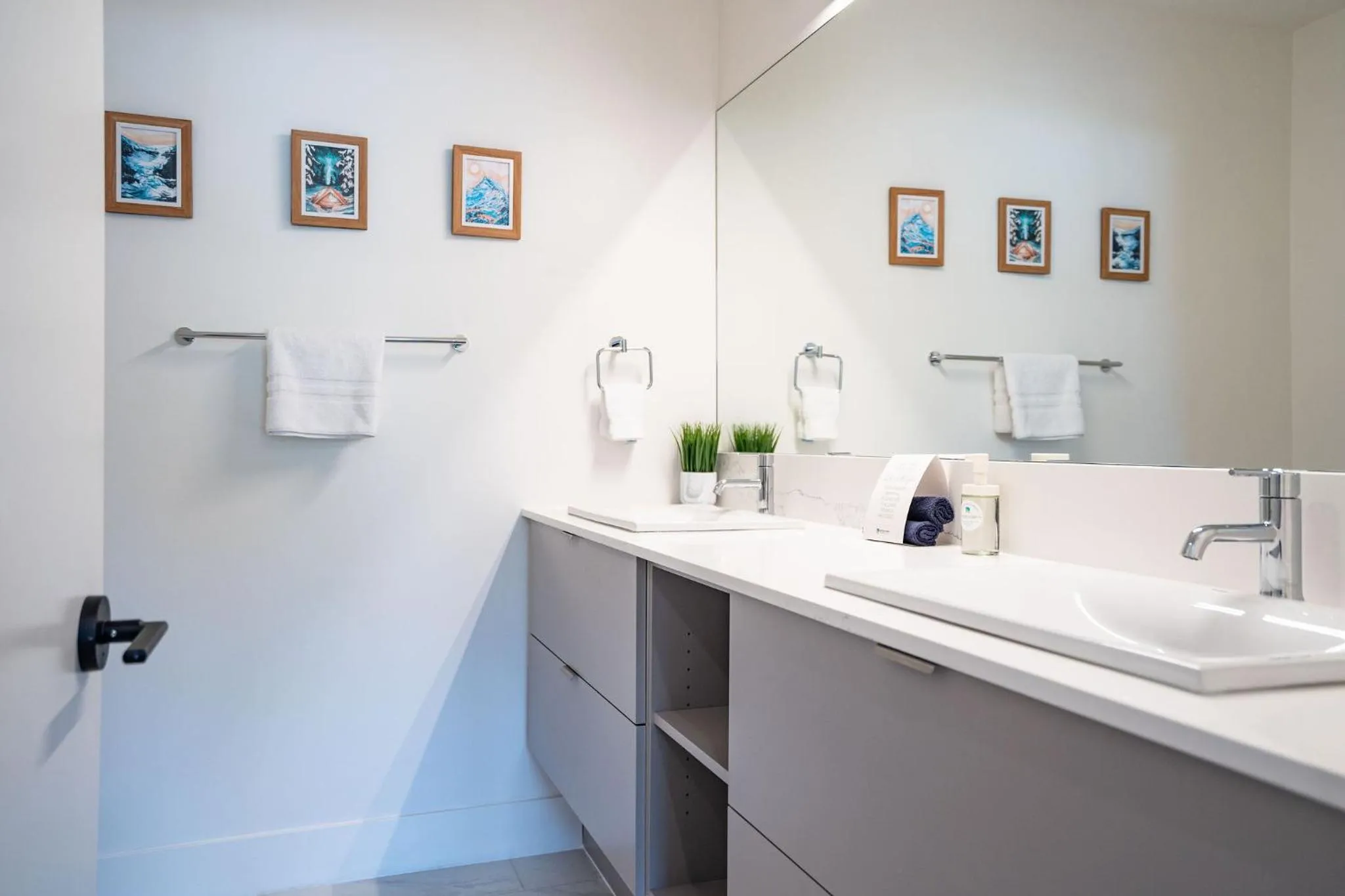 Huckin' Harry's by Revelstoke Vacations