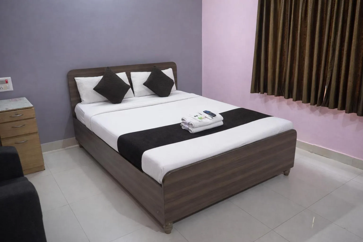 Bed in Hotel Golden Suites