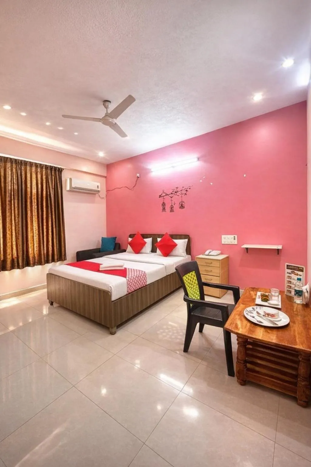 Bed in Hotel Golden Suites