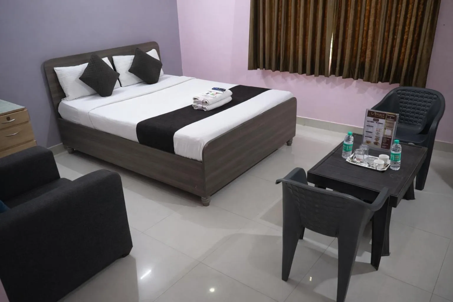 Bedroom, Bed in Hotel Golden Suites