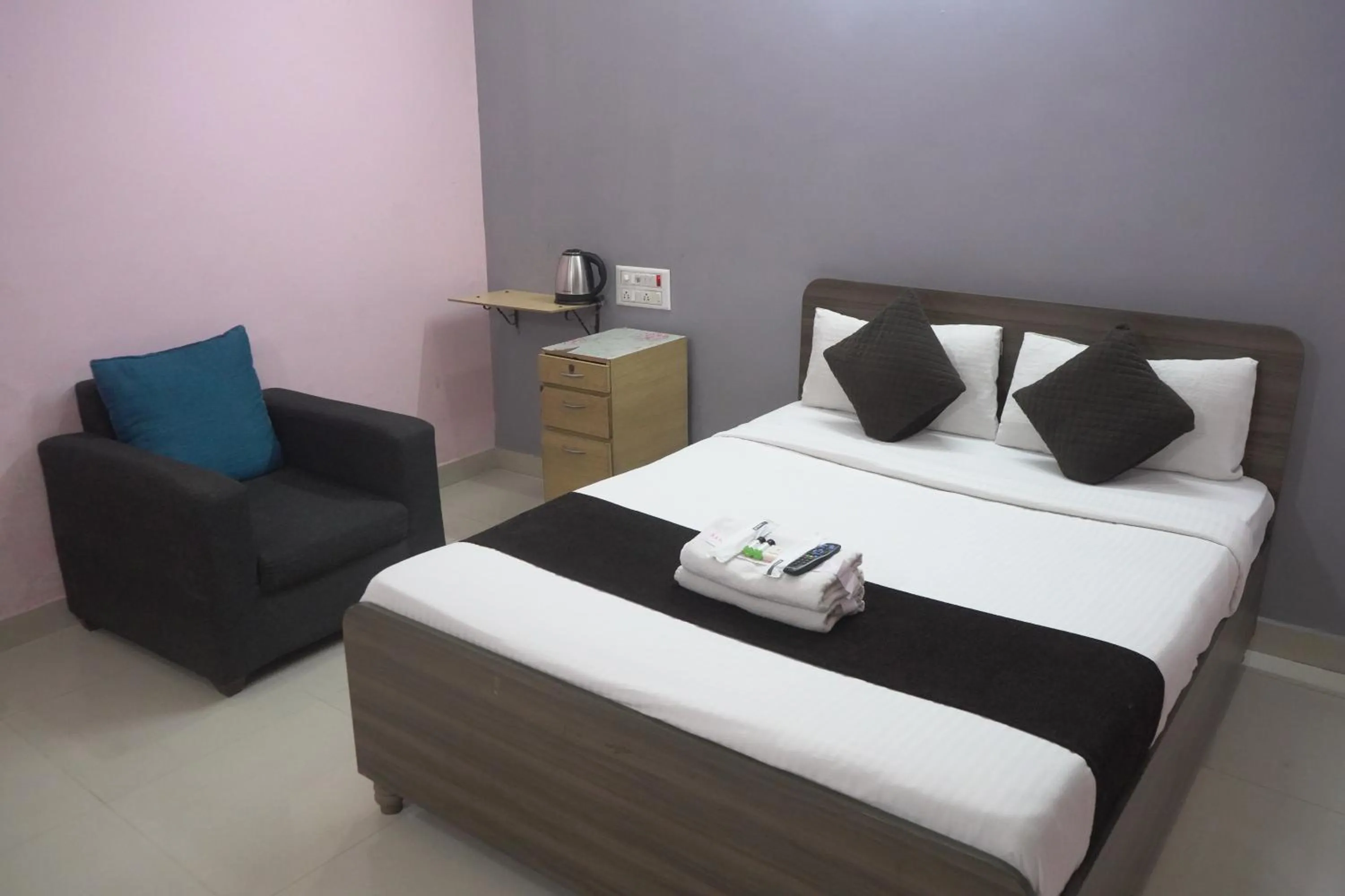 Bed in Hotel Golden Suites