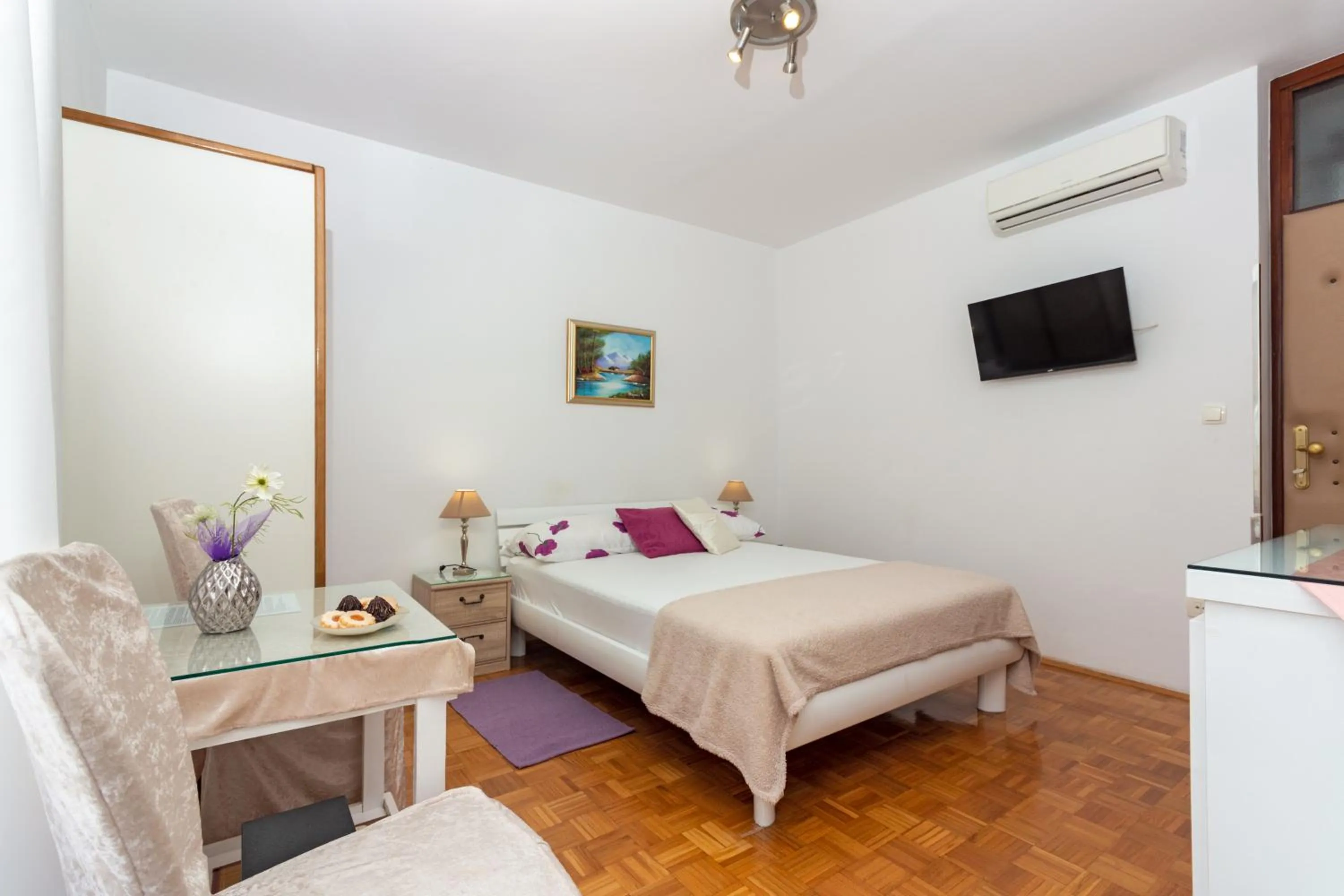 Bed in Apartments Cordis