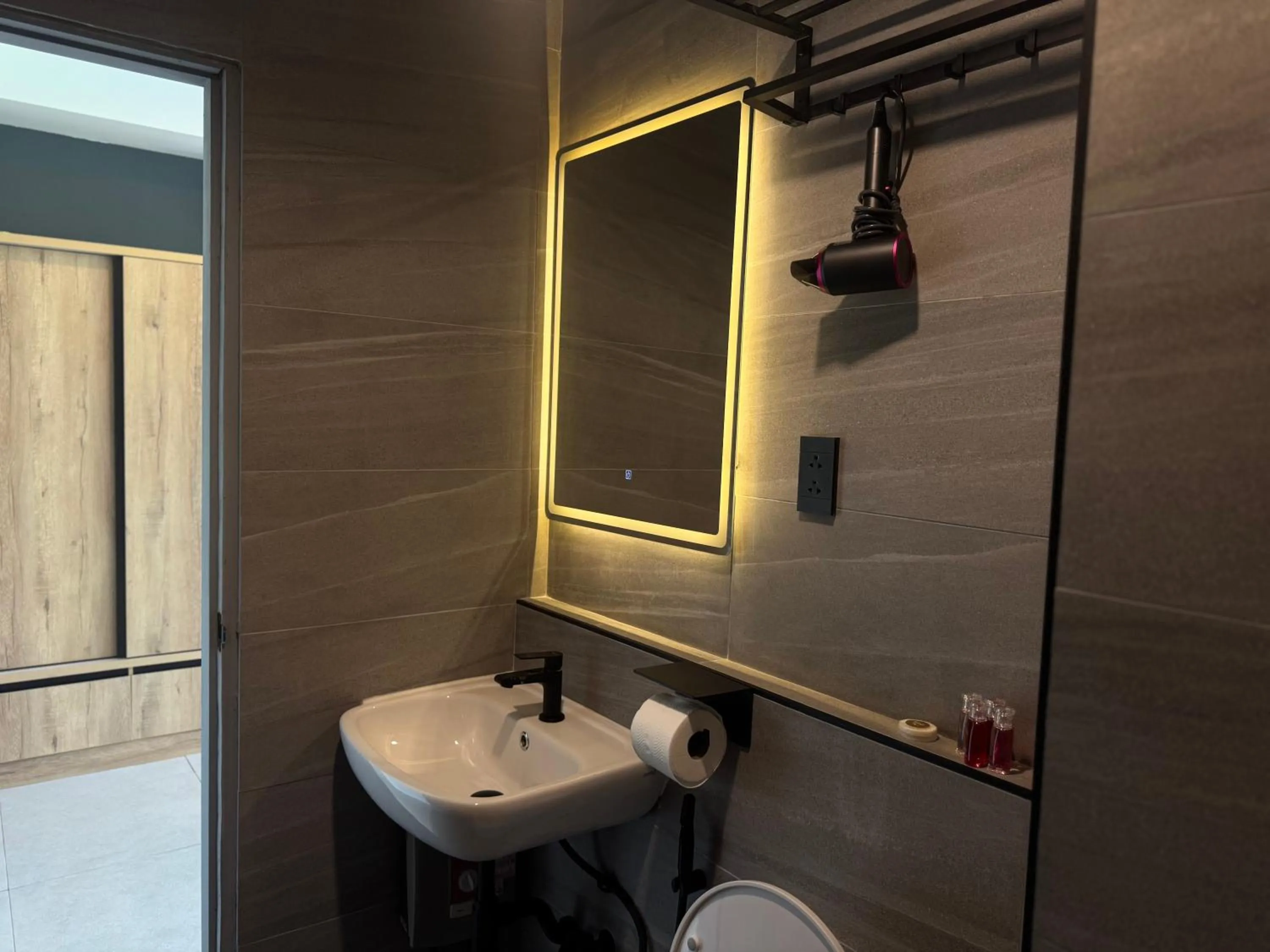 Toilet in Kefir Phuket