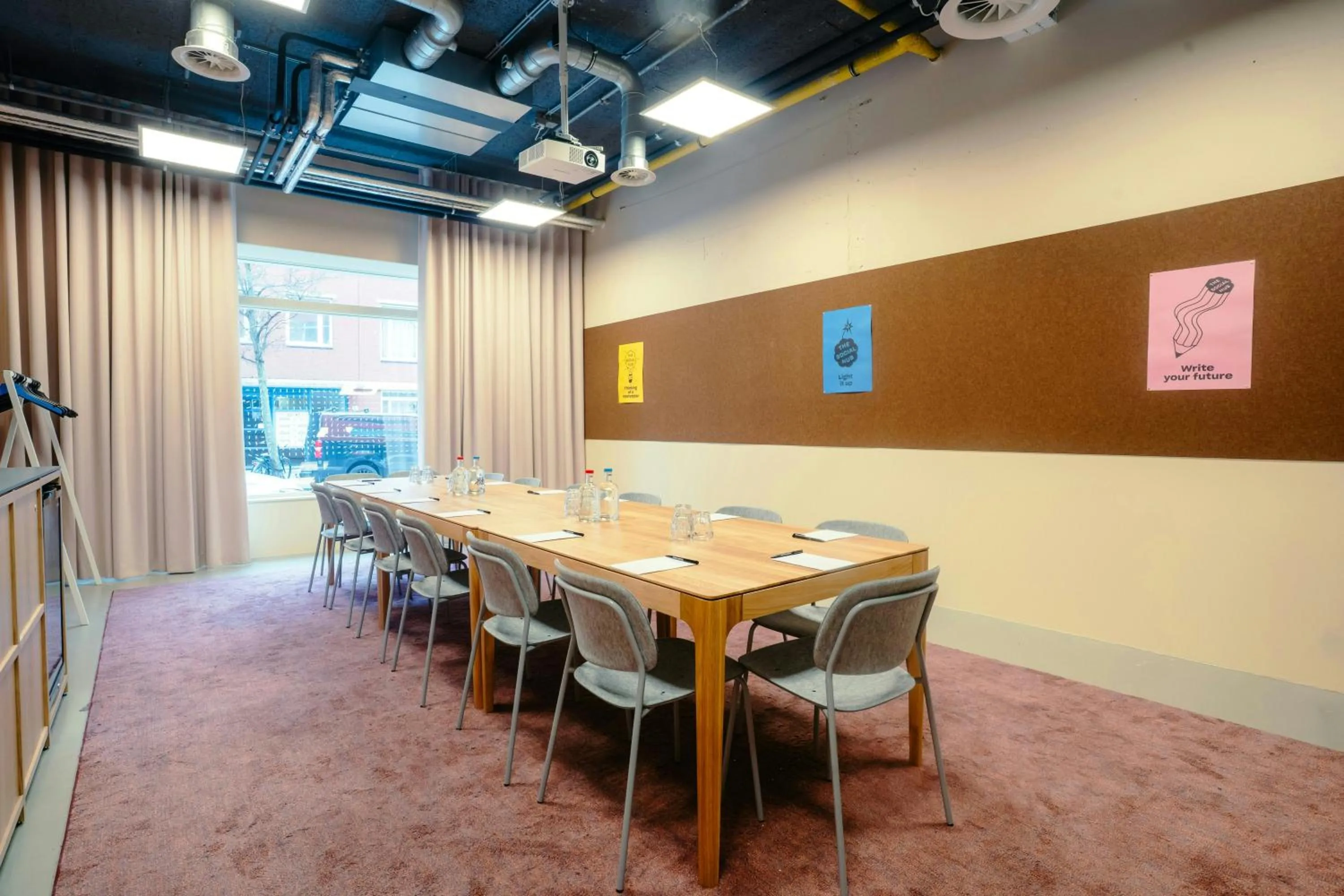 Shower in The Social Hub The Hague